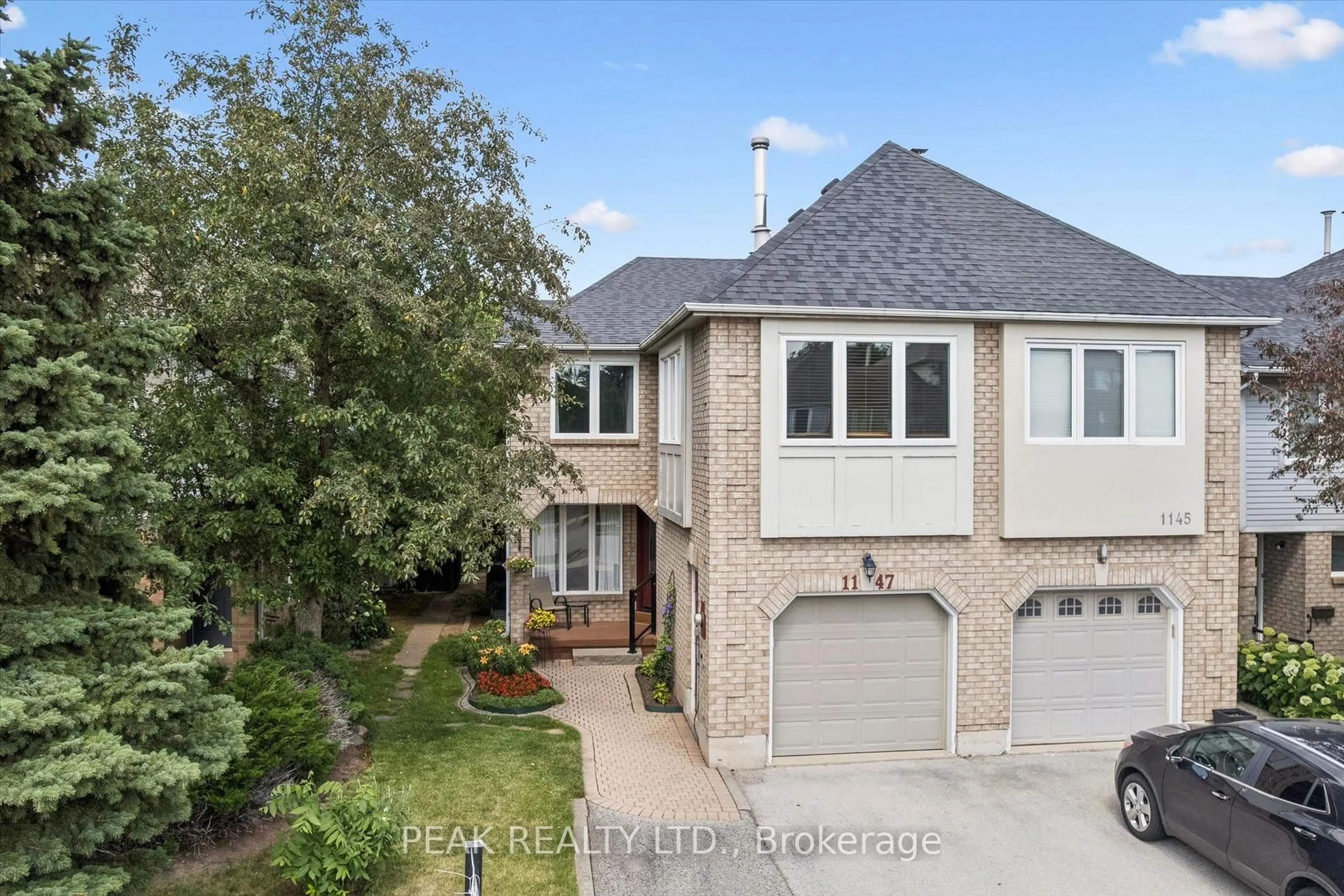 A pic from outside/outdoor area/front of a property/back of a property/a pic from drone, street for 1147 Leewood Dr, Oakville Ontario L6M 3B7