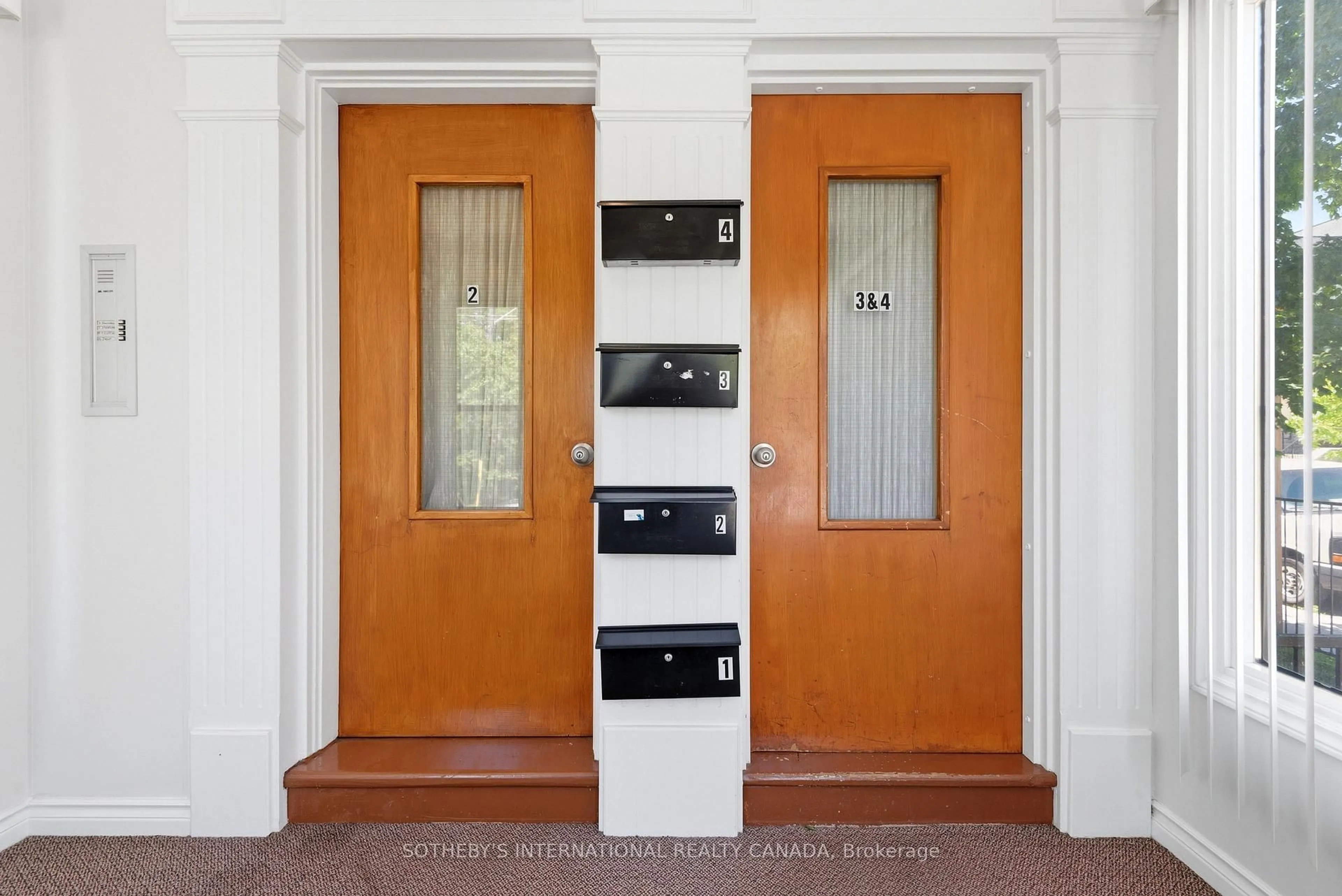 Indoor entryway for 376 Sunnyside Ave, Toronto Ontario M6R 2R8