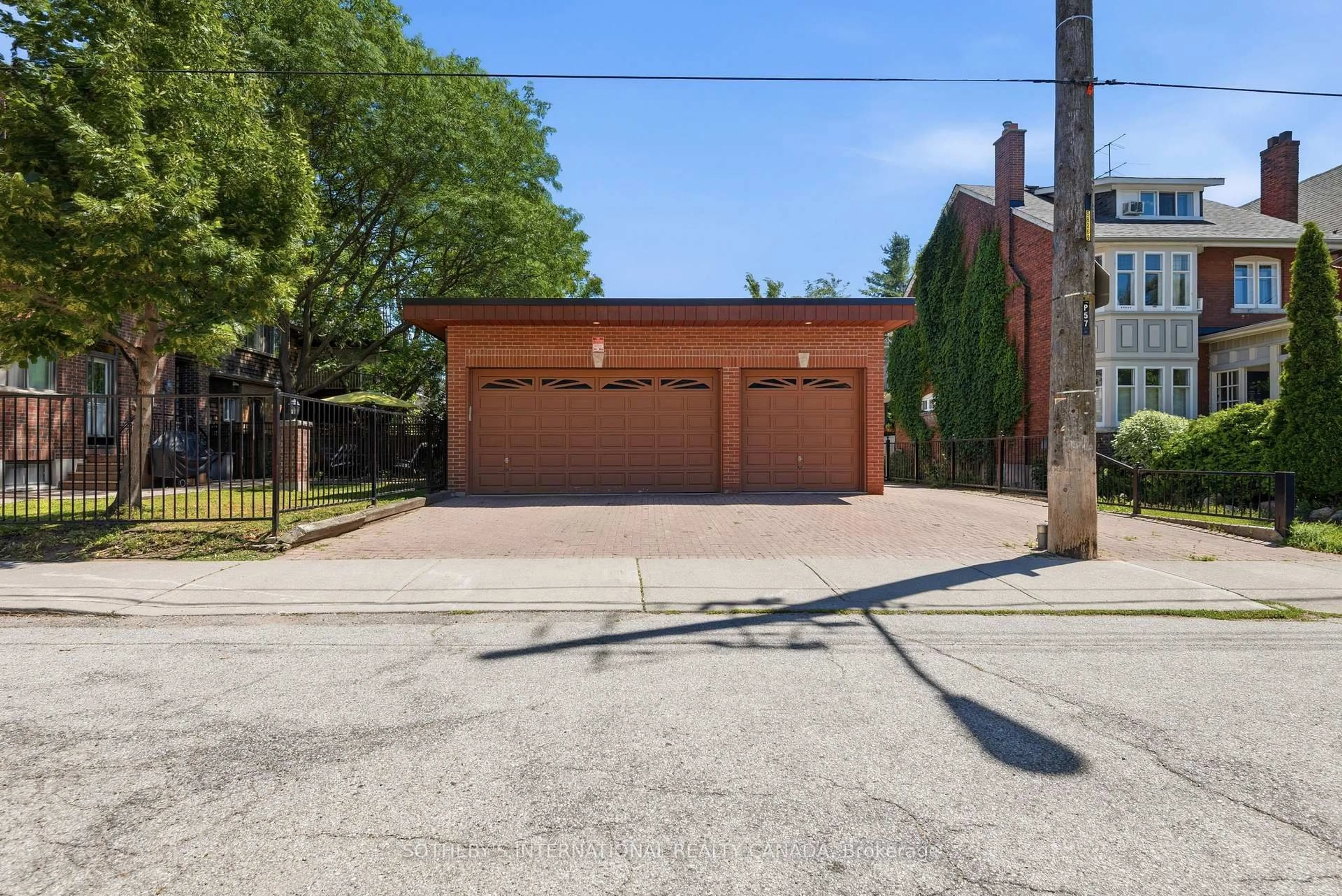 Indoor garage for 376 Sunnyside Ave, Toronto Ontario M6R 2R8