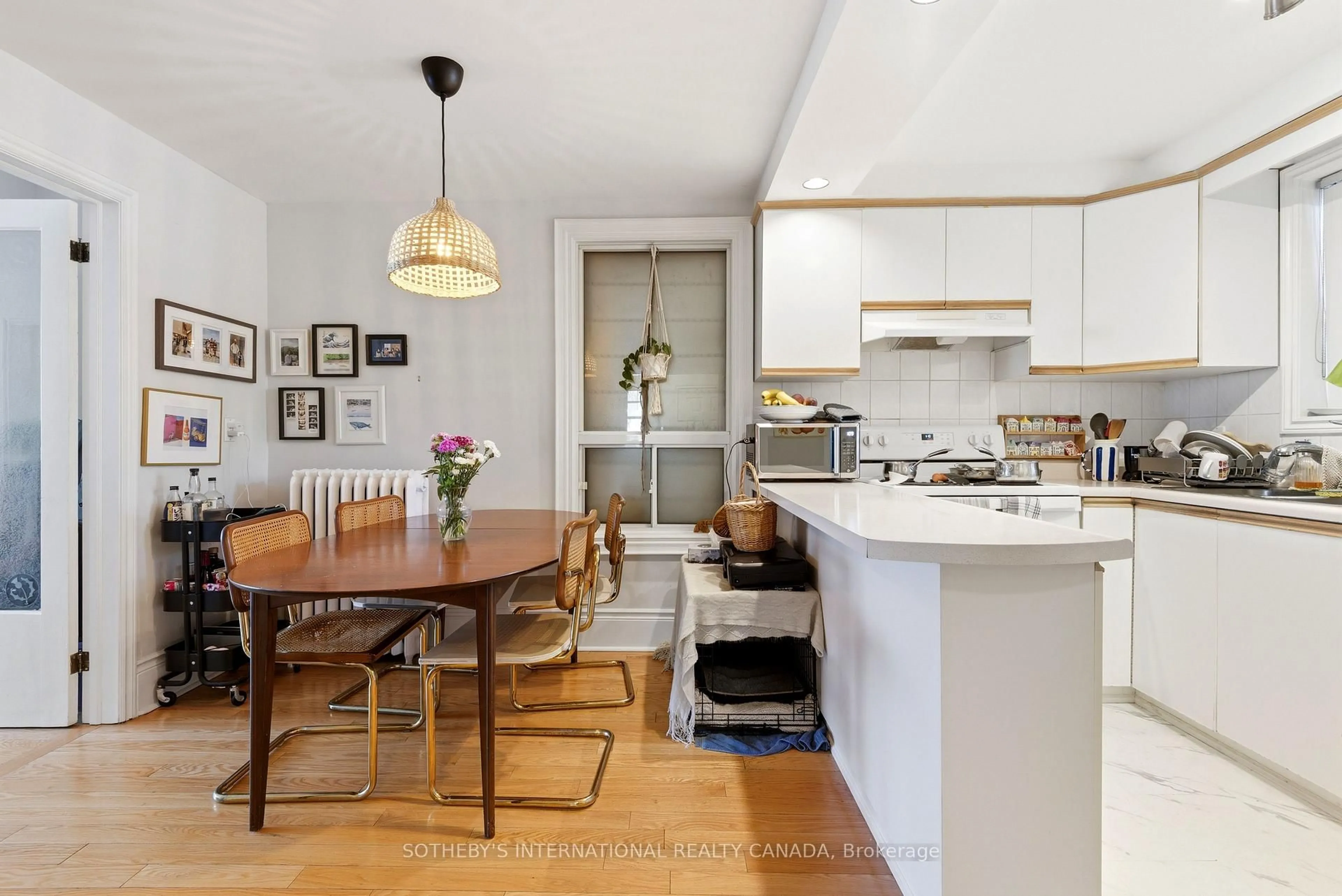 Open concept kitchen, unknown for 376 Sunnyside Ave, Toronto Ontario M6R 2R8