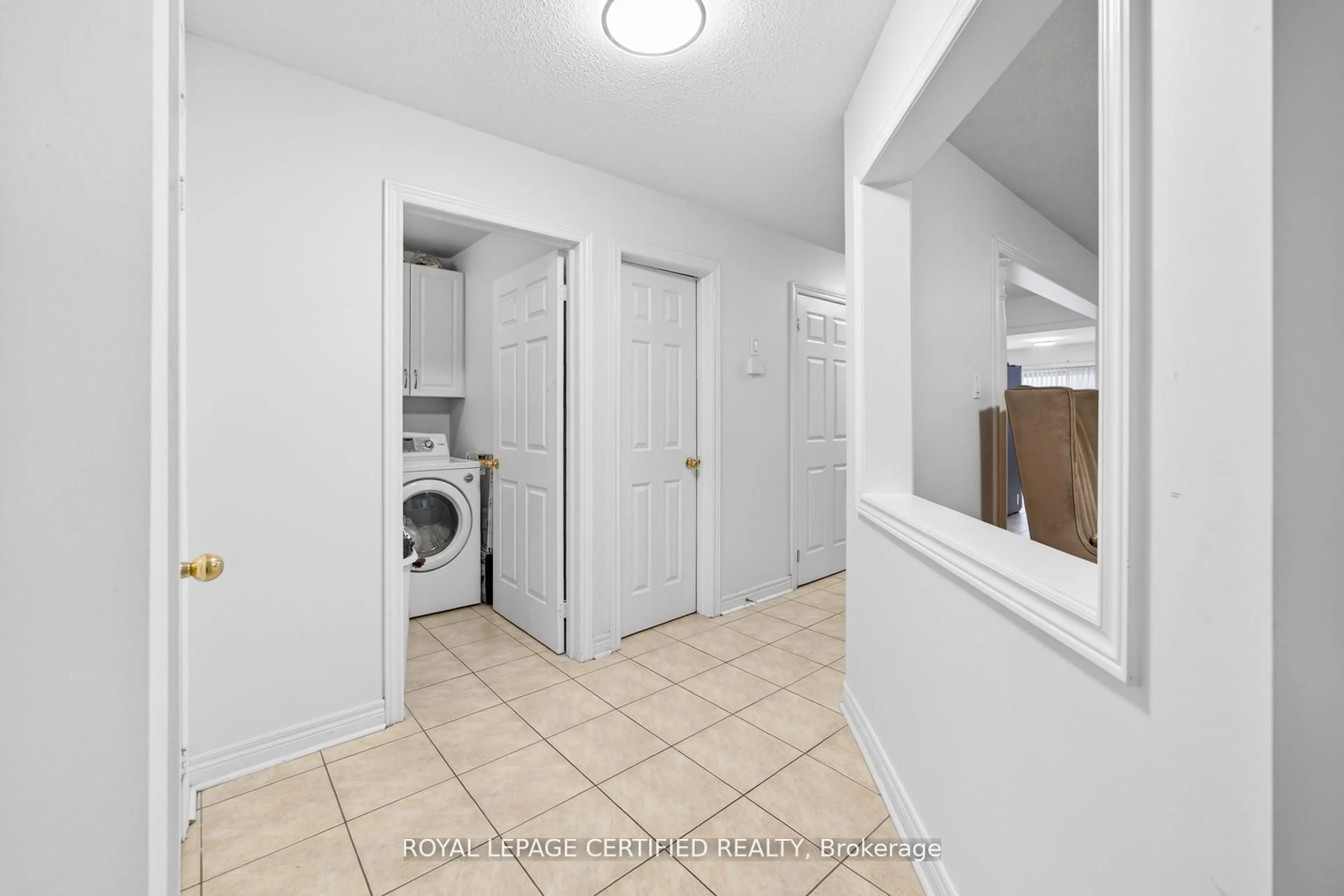 Laundry room for 32 Wildsky Rd, Brampton Ontario L6Y 5P6