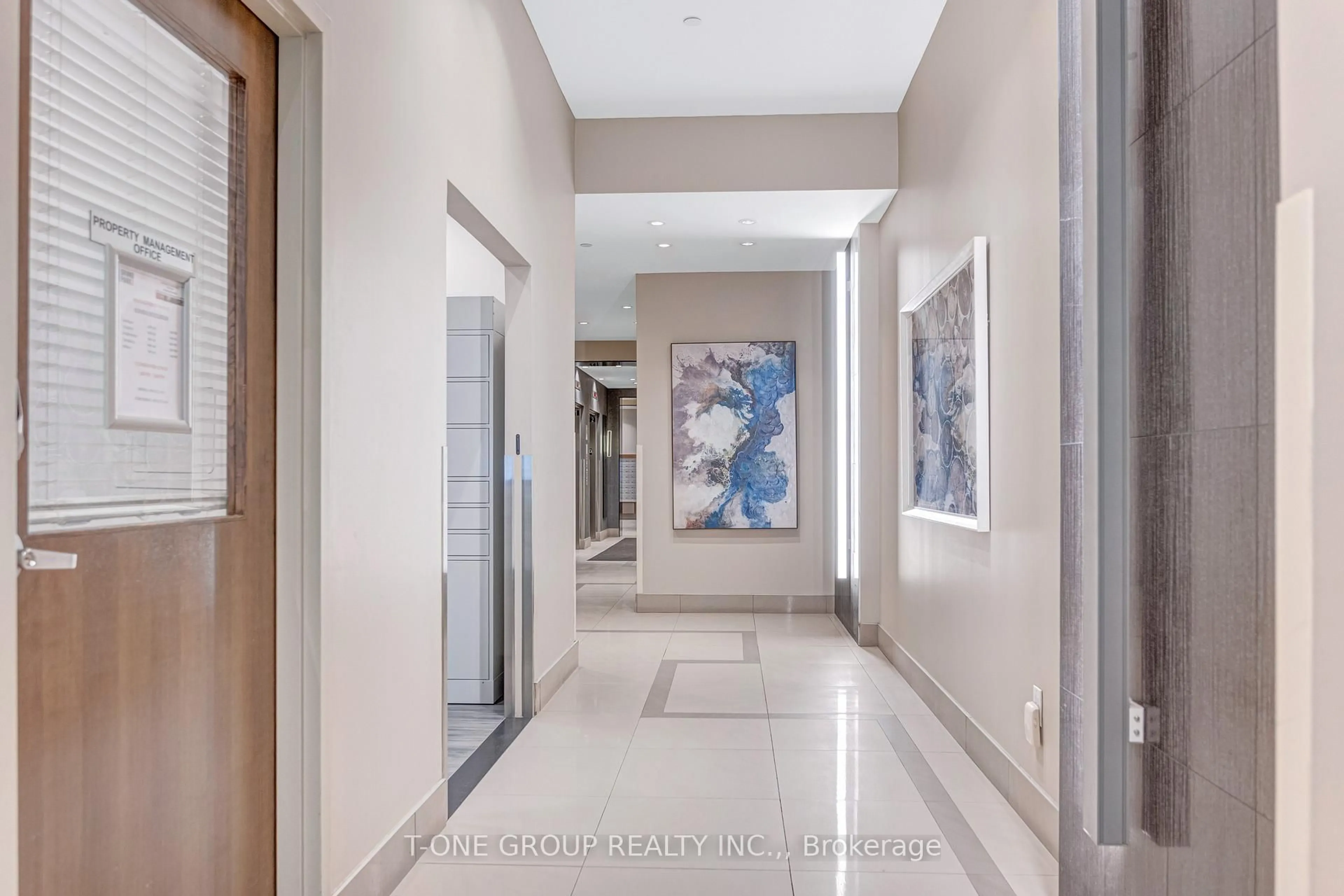 Indoor foyer for 3975 Grand Park Dr #801, Mississauga Ontario L5B 0K4