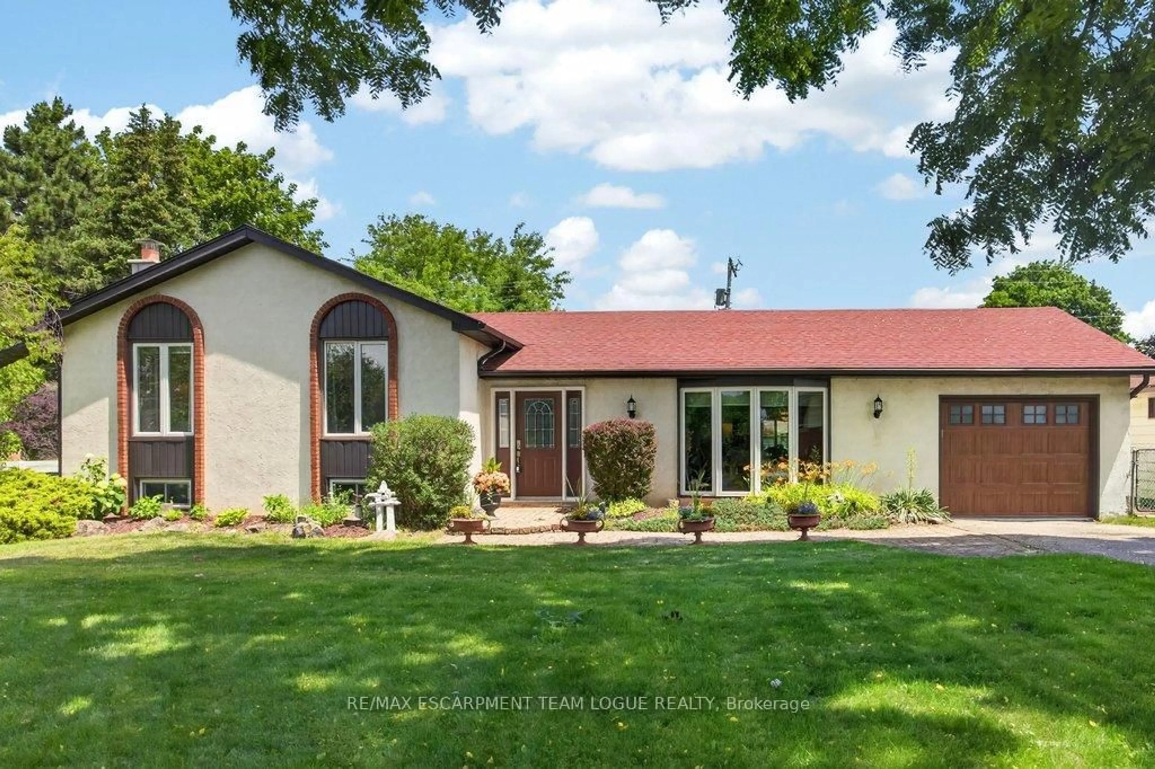 Home with vinyl exterior material, street for 1299 HOMEWOOD Dr, Burlington Ontario L7P 2M7