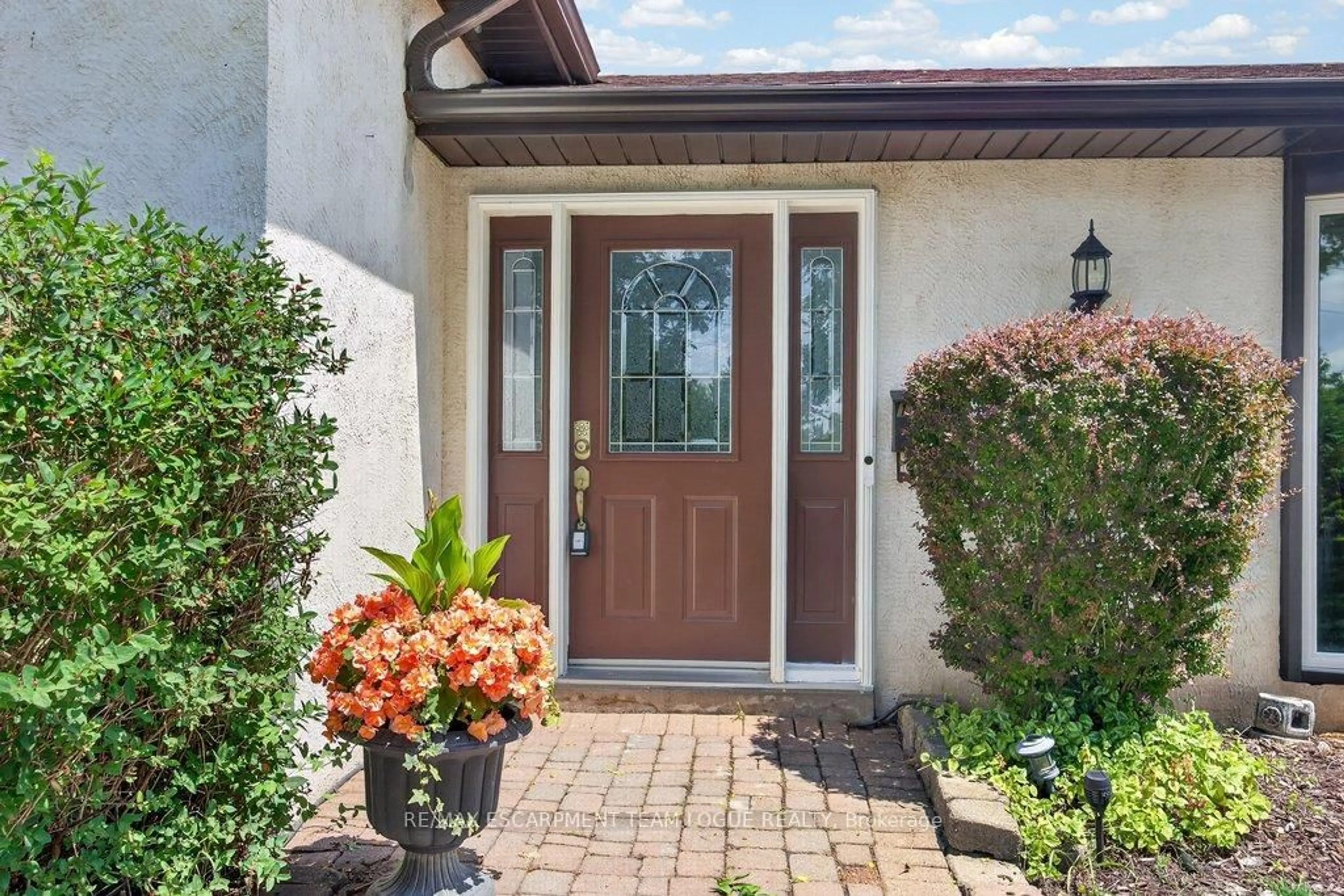 Indoor entryway for 1299 HOMEWOOD Dr, Burlington Ontario L7P 2M7
