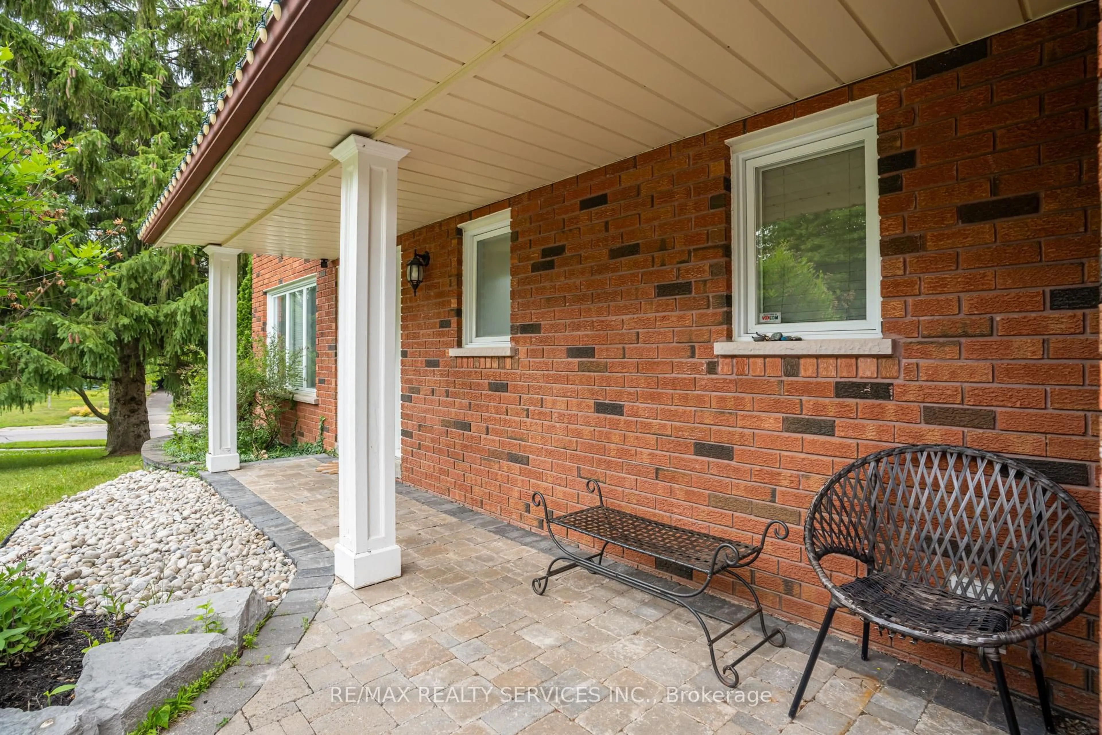 Patio, street for 53 Marilyn St, Caledon Ontario L7C 1H5