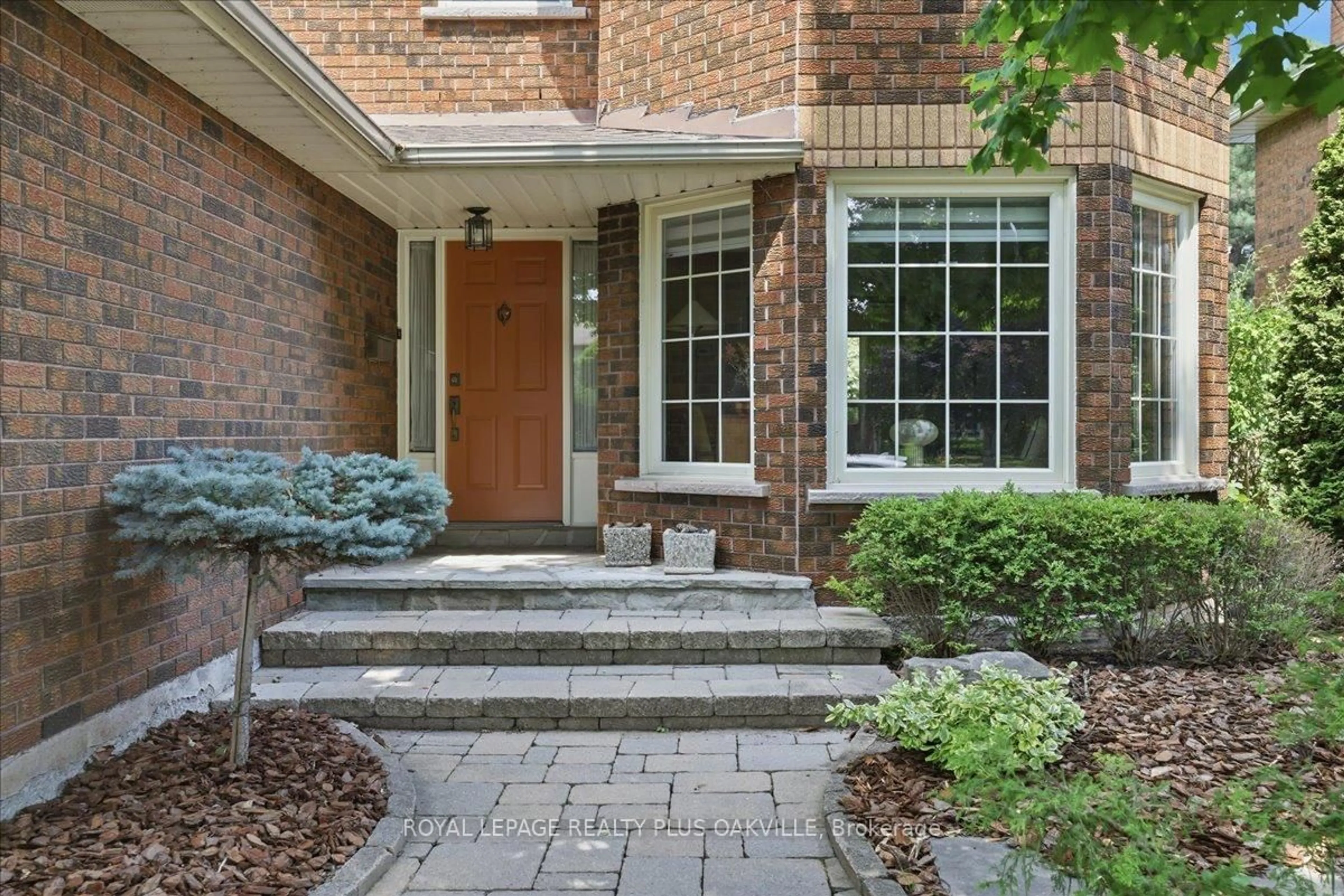 Home with brick exterior material, street for 85 Stevenson Rd, Oakville Ontario L6L 6H4