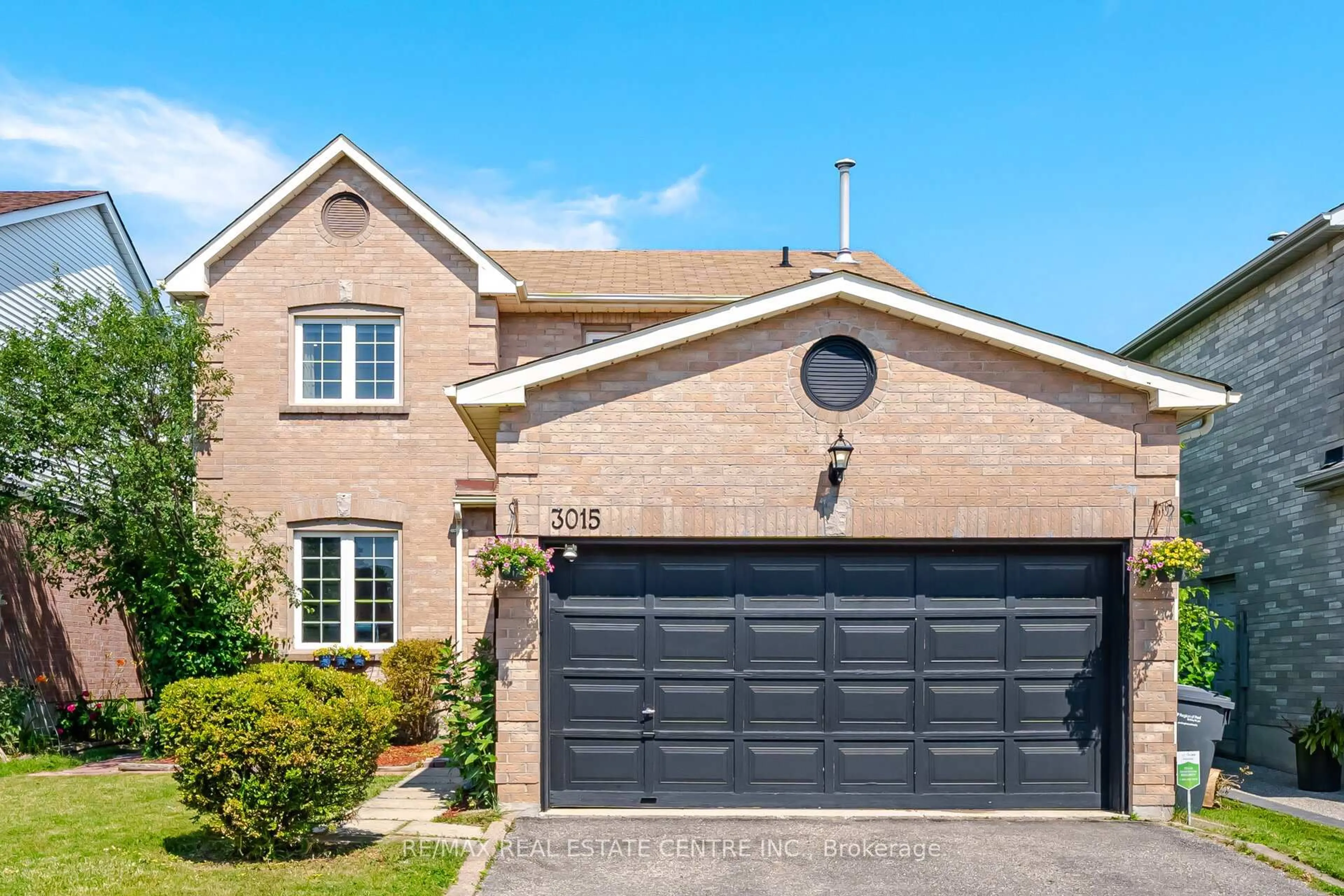 Home with brick exterior material, street for 3015 Dalehurst Dr, Mississauga Ontario L5N 6M8