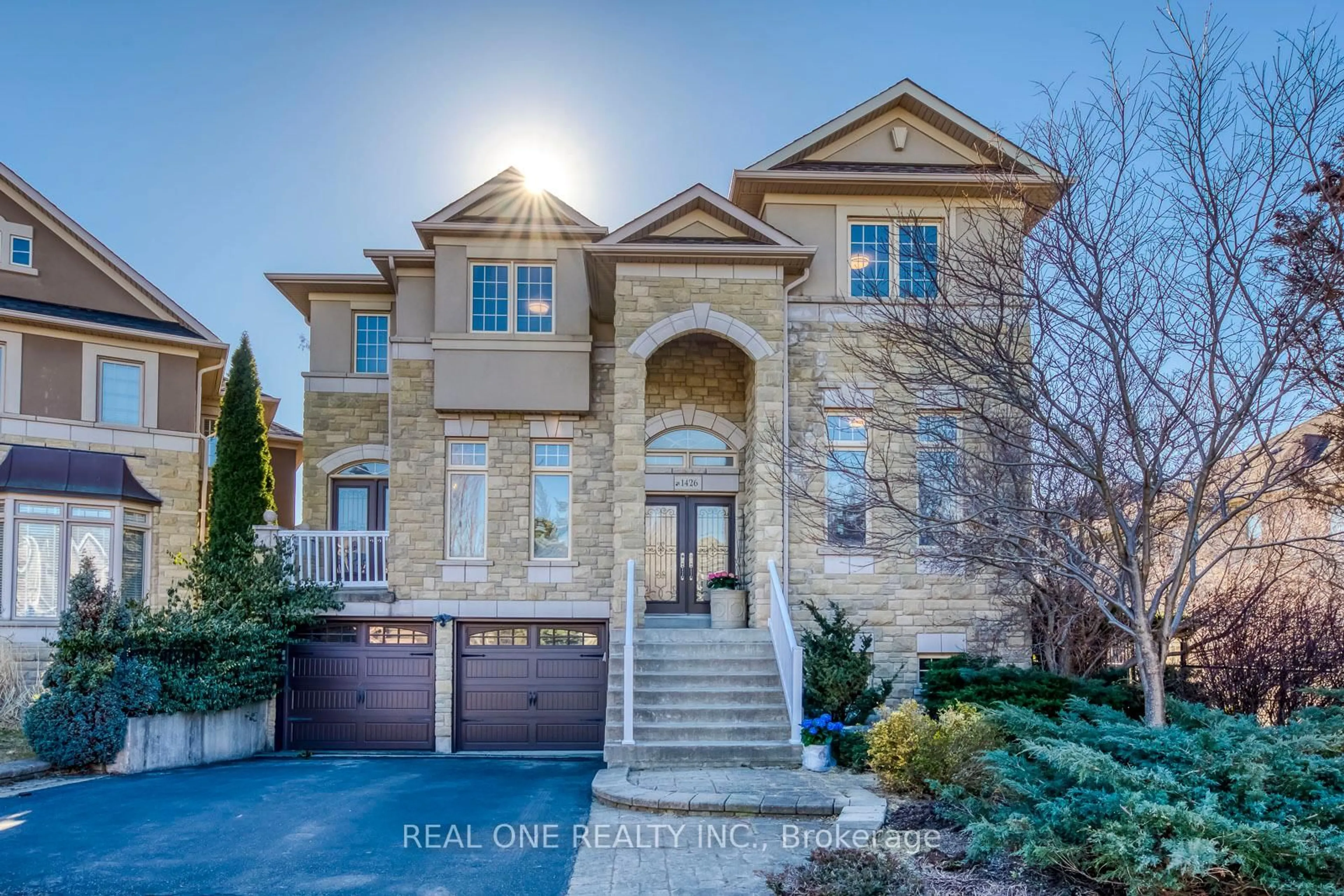Home with brick exterior material, street for 1426 Redwing Crt, Oakville Ontario L6M 5E6