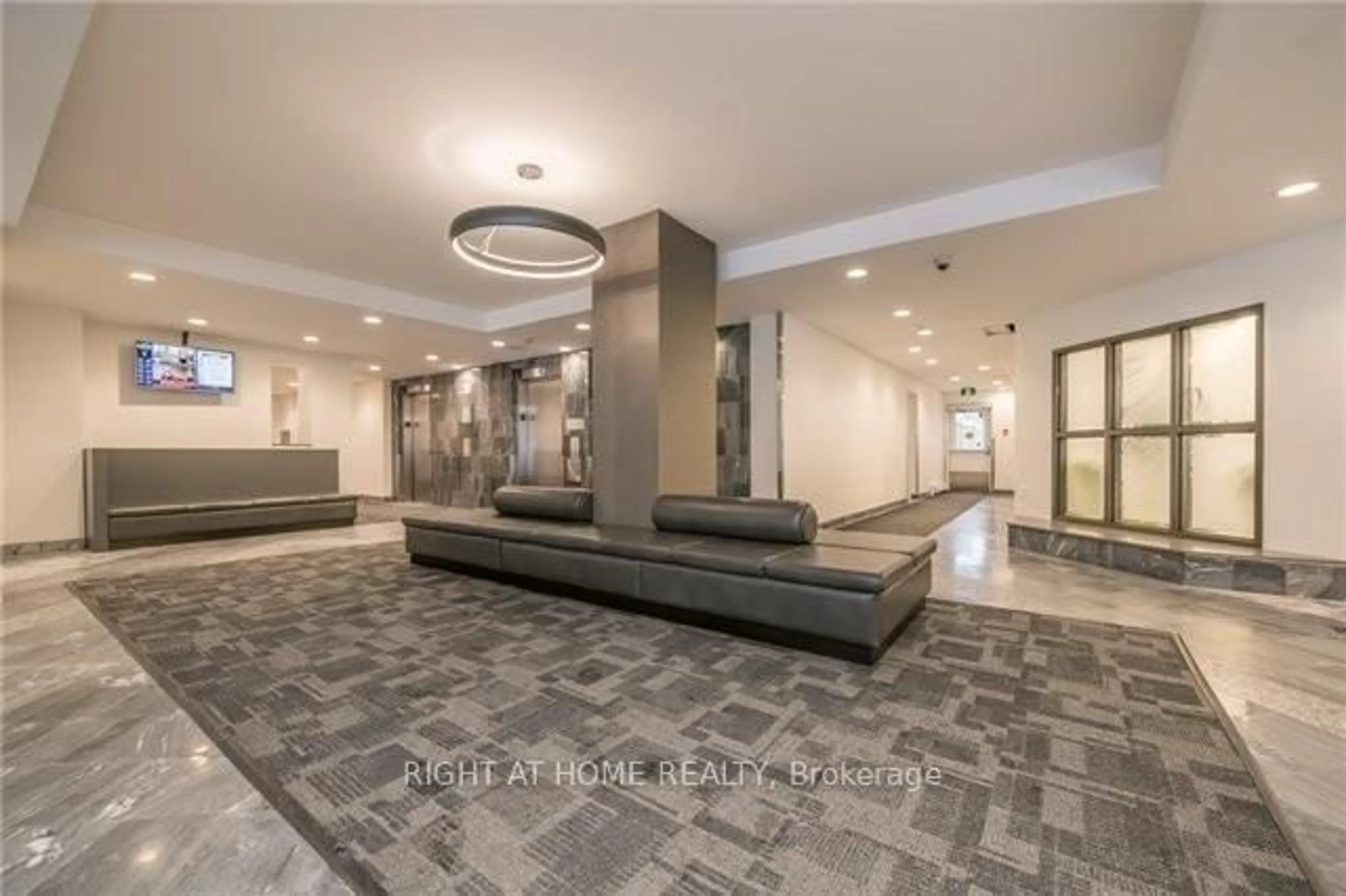 Lobby for 350 Webb Dr #1807, Mississauga Ontario L5B 3W4