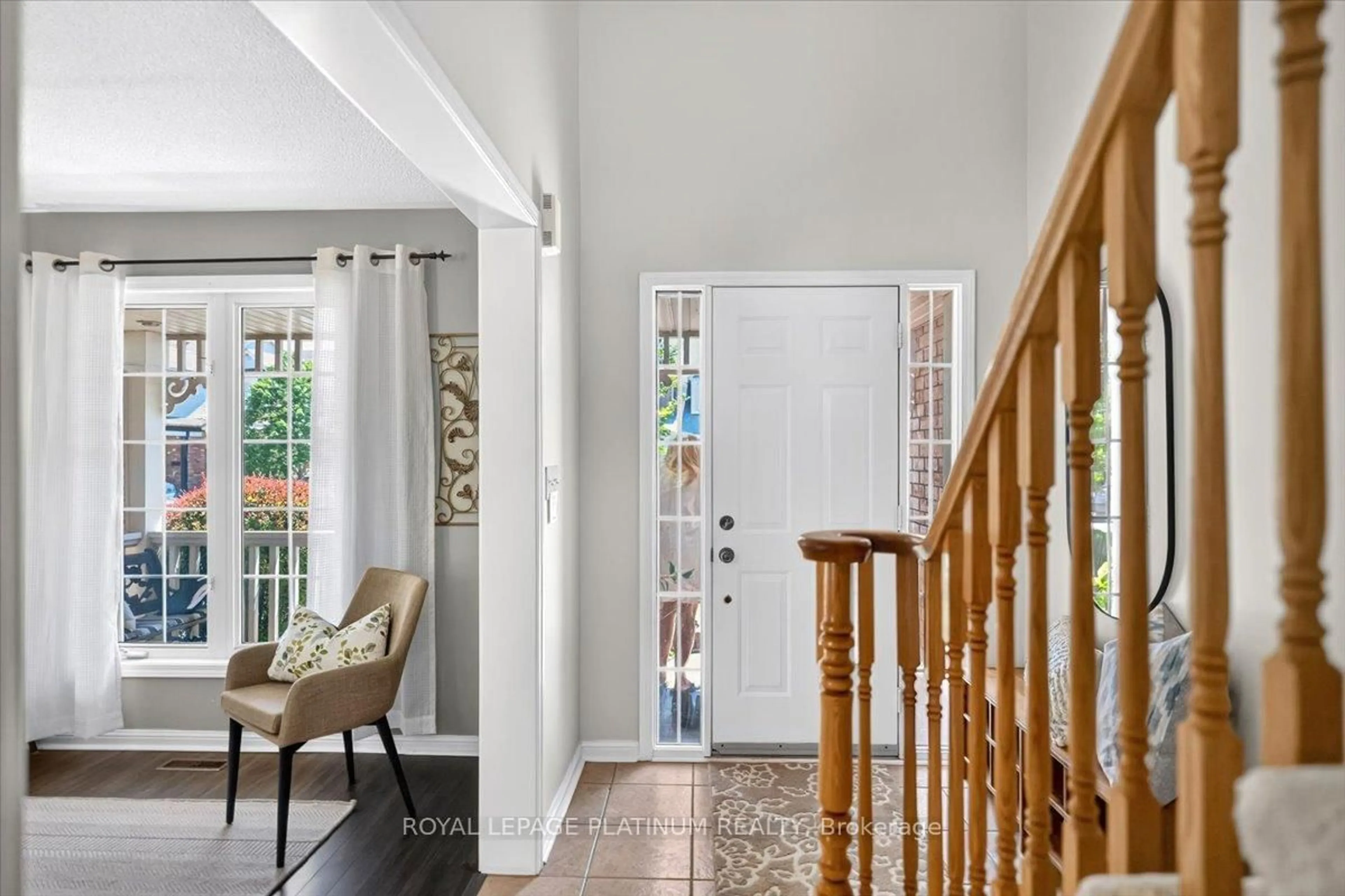 Indoor entryway for 21 Vista Green Cres, Brampton Ontario L7A 2S3