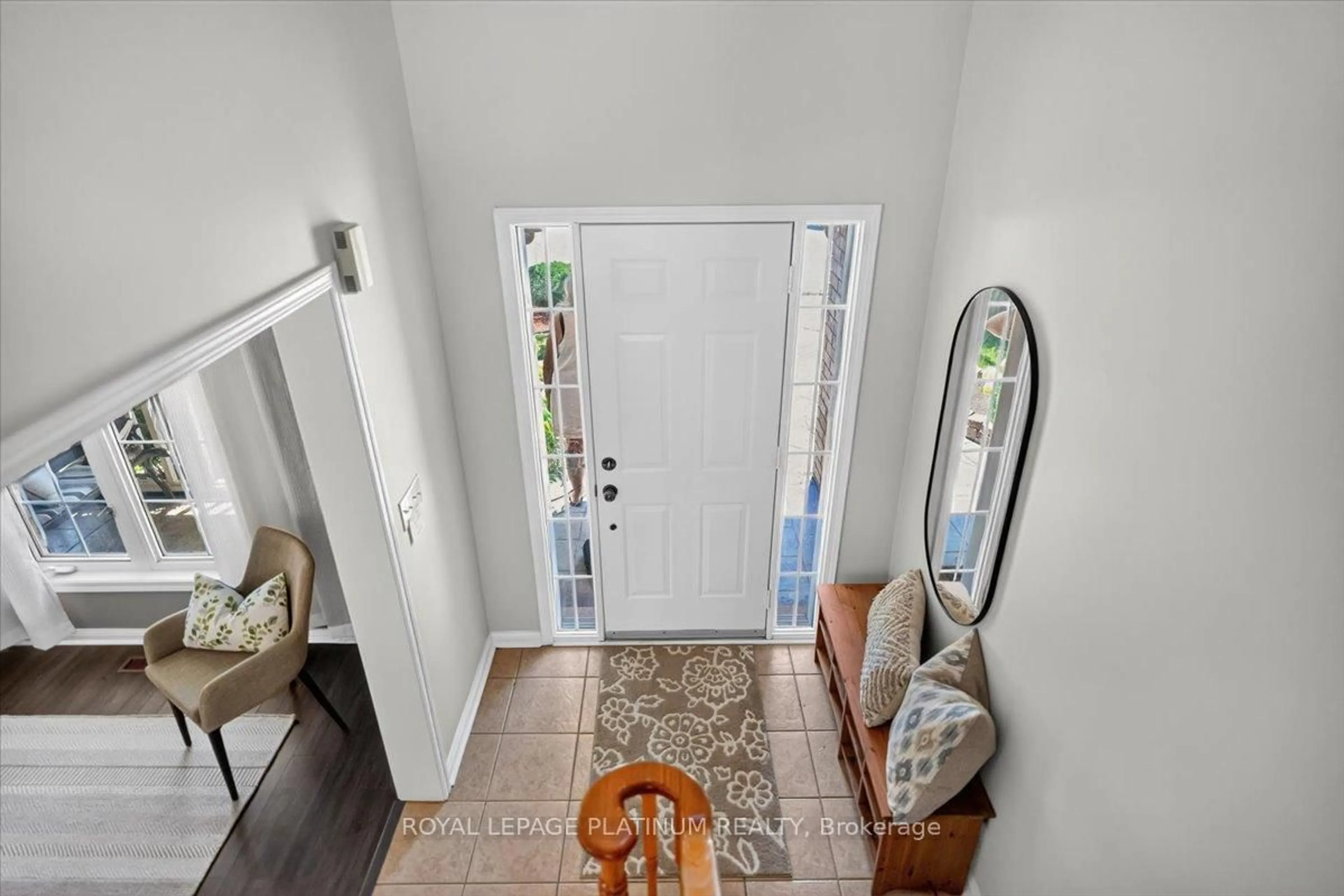Indoor entryway for 21 Vista Green Cres, Brampton Ontario L7A 2S3