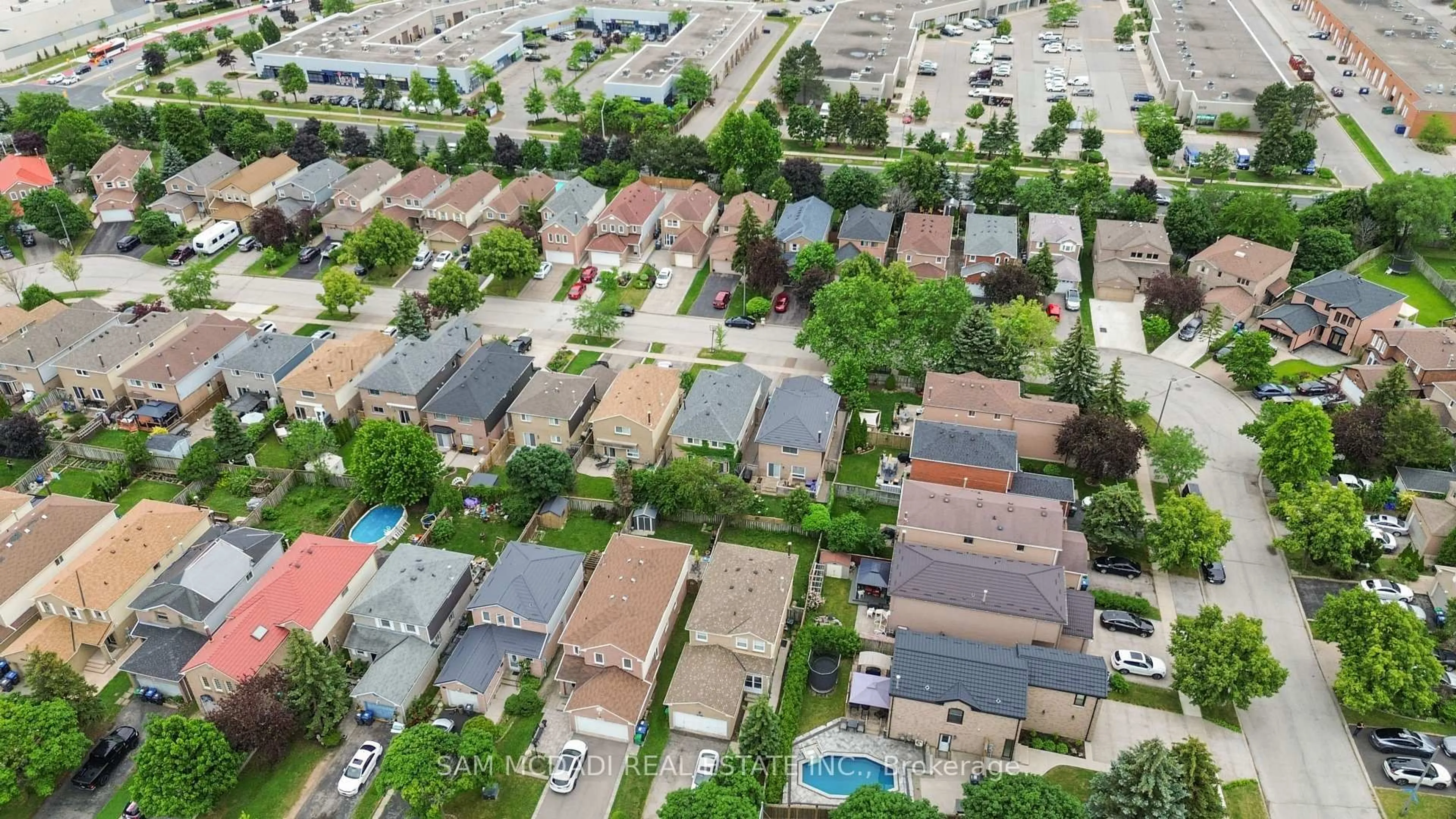 A pic from outside/outdoor area/front of a property/back of a property/a pic from drone, street for 3024 Valcourt Cres, Mississauga Ontario L5L 5J4
