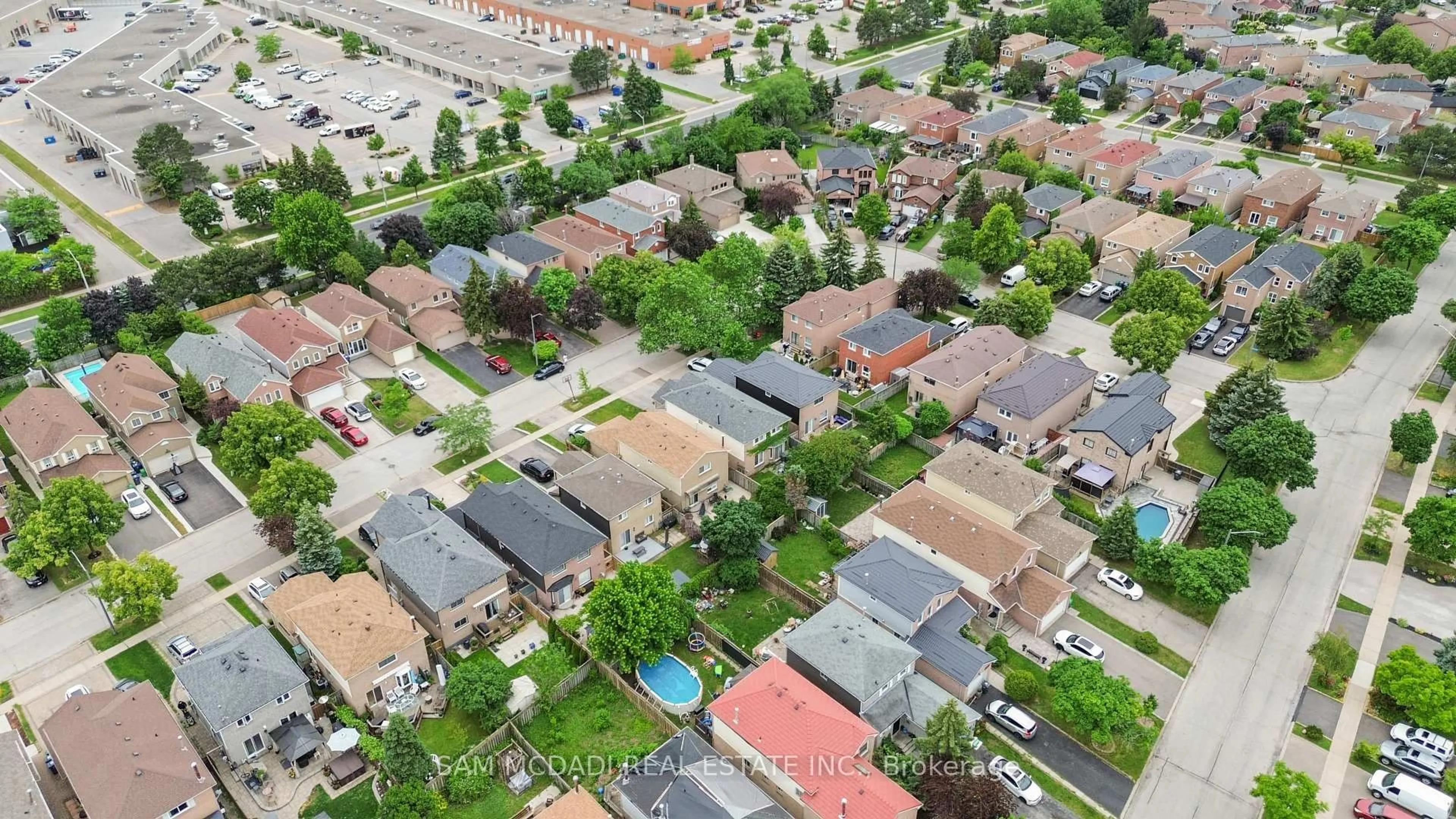 A pic from outside/outdoor area/front of a property/back of a property/a pic from drone, street for 3024 Valcourt Cres, Mississauga Ontario L5L 5J4