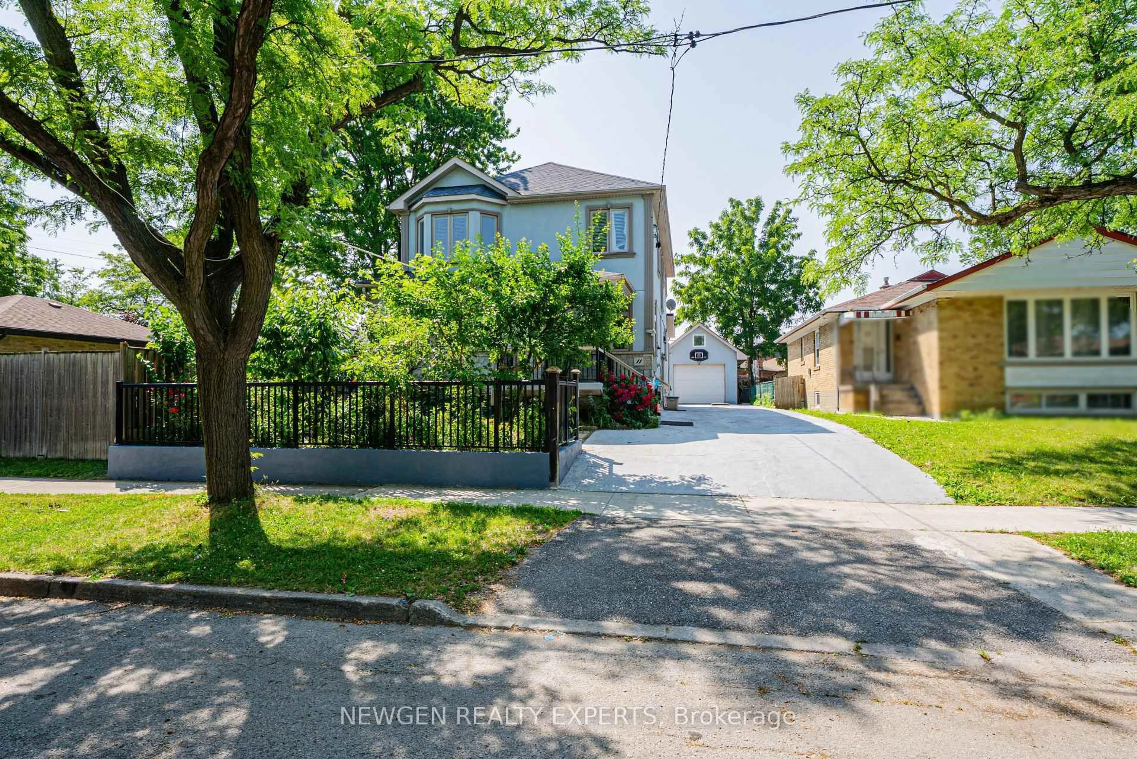 A pic from outside/outdoor area/front of a property/back of a property/a pic from drone, street for 11 Benway Dr, Toronto Ontario M9W 1Z2
