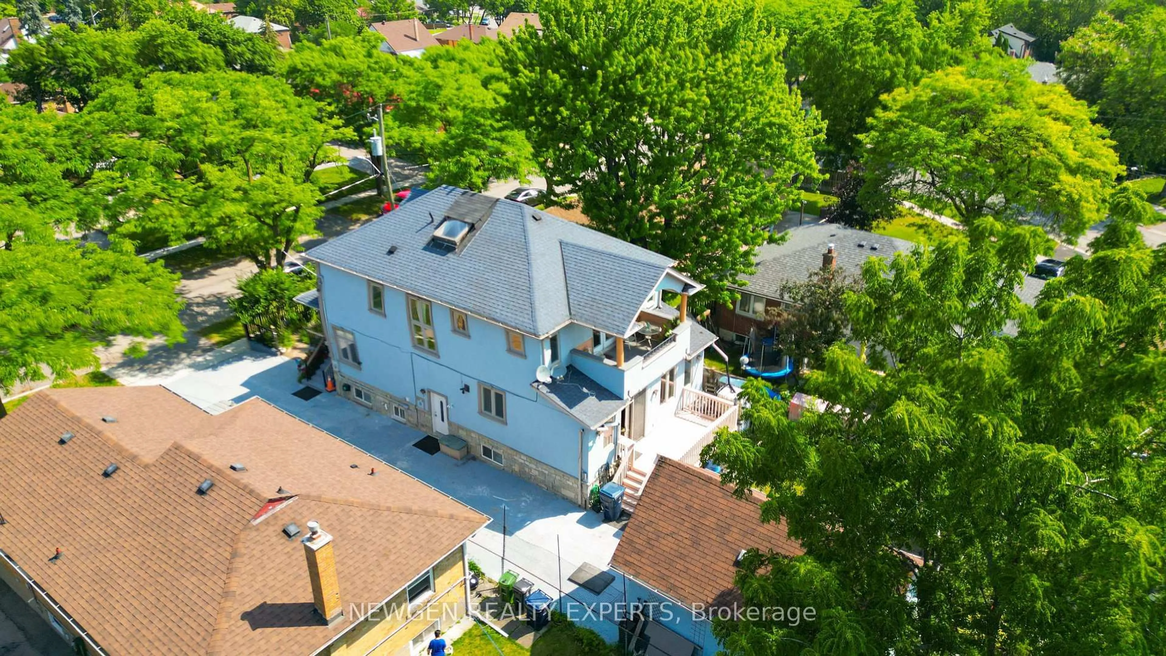 A pic from outside/outdoor area/front of a property/back of a property/a pic from drone, city buildings view from balcony for 11 Benway Dr, Toronto Ontario M9W 1Z2