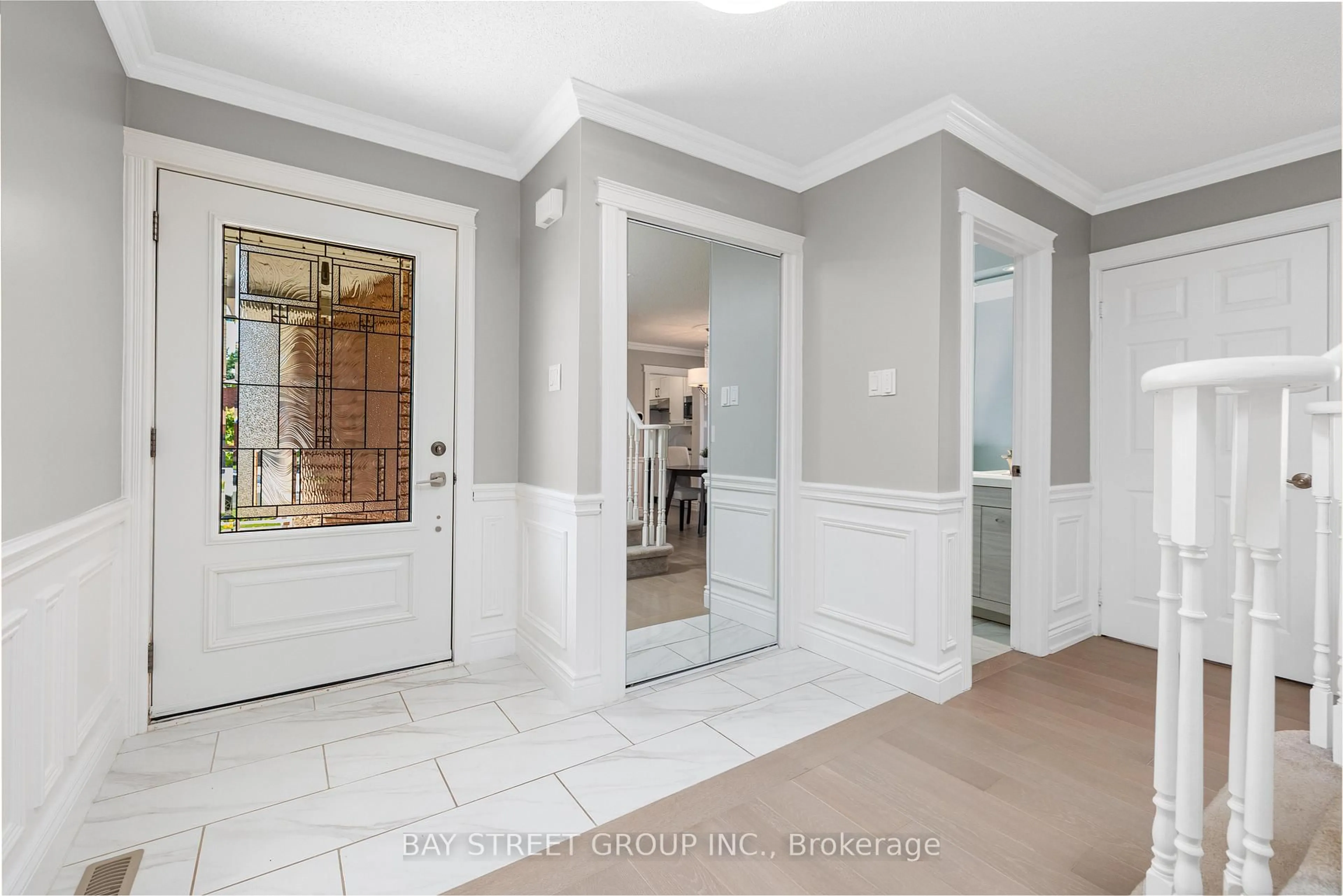 Indoor entryway for 3134 Orleans Rd, Mississauga Ontario L5L 5L4