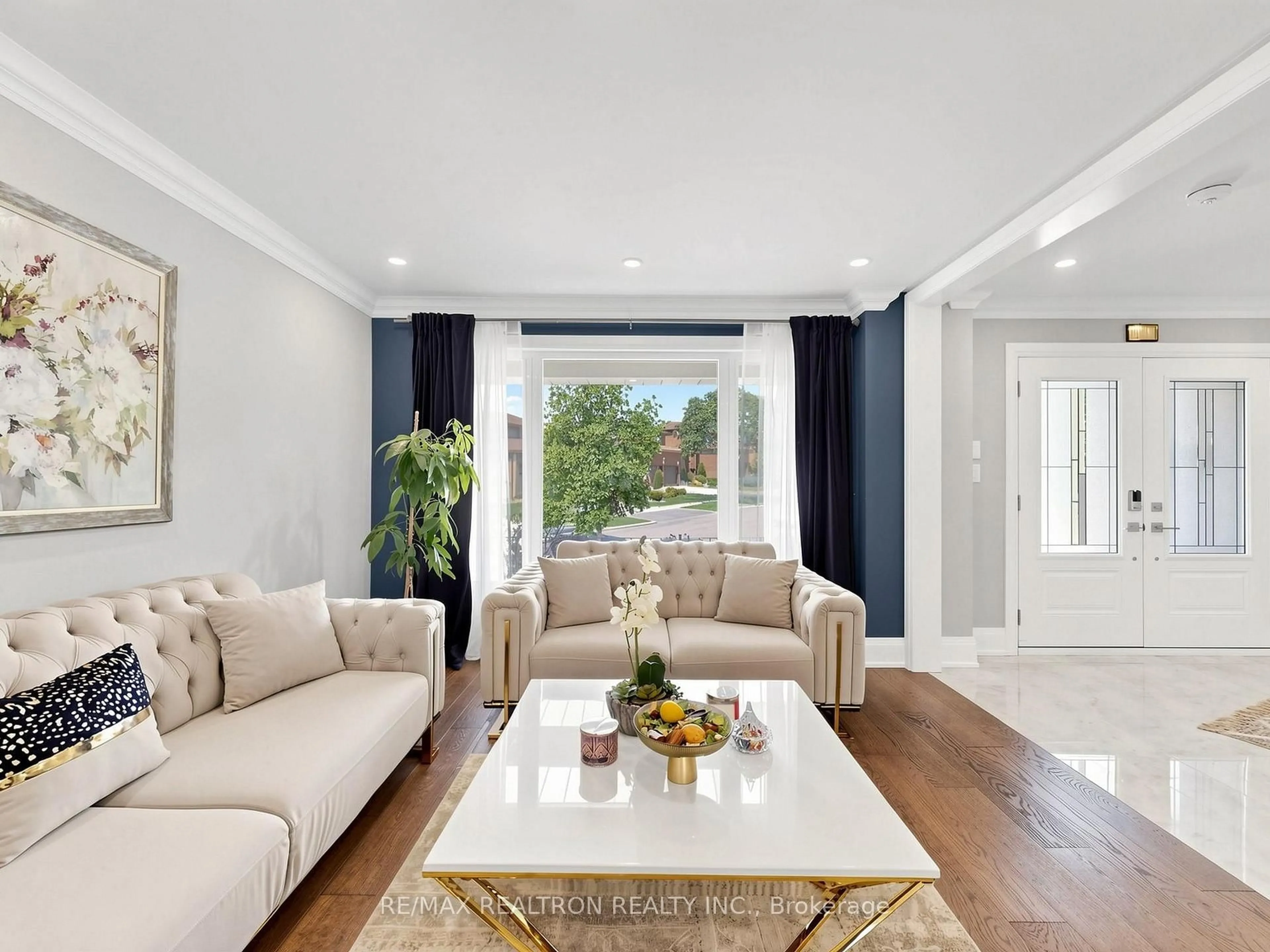 Living room with furniture, unknown for 132 Stilecroft Dr, Toronto Ontario M3J 1A9
