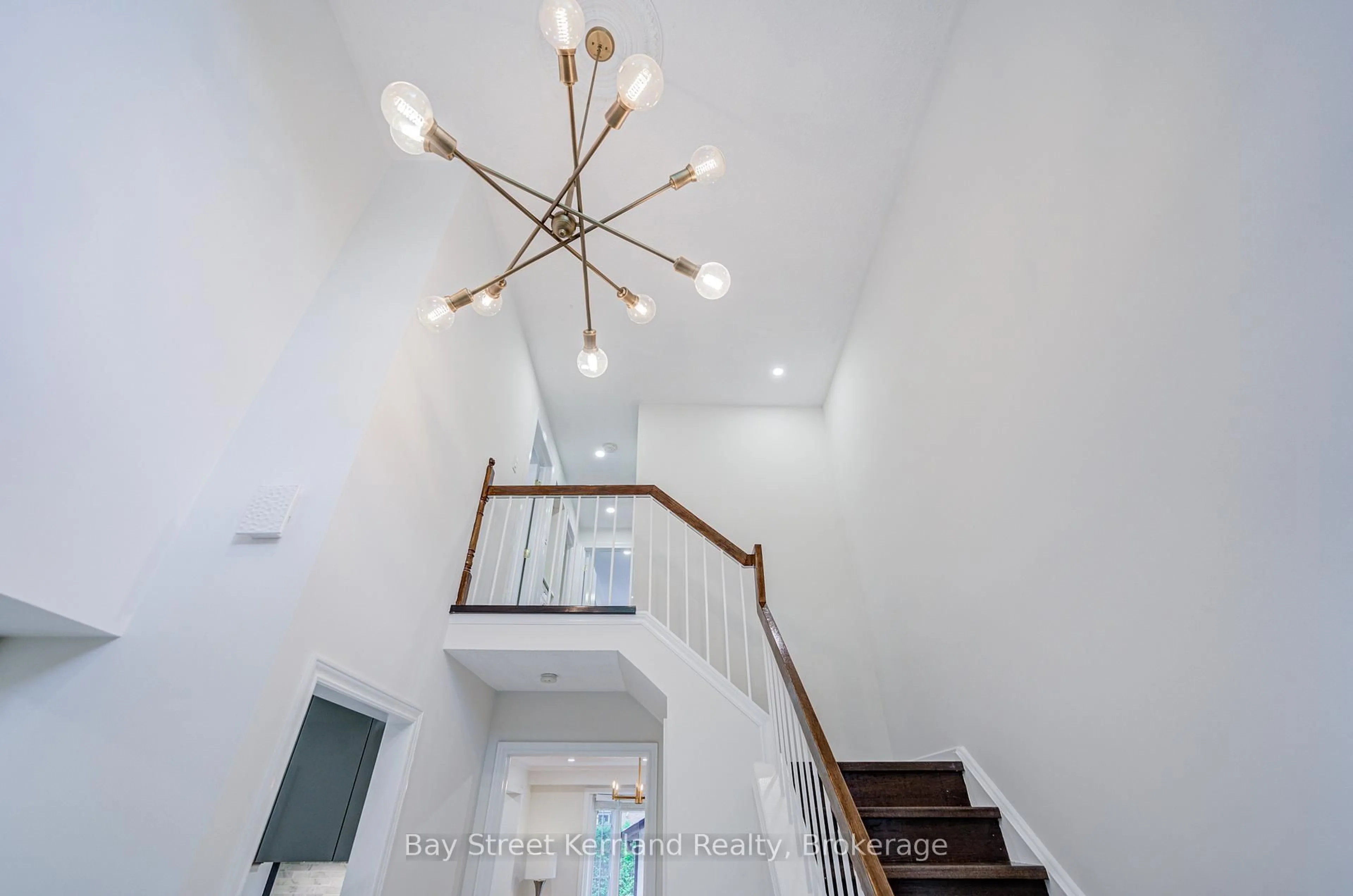 Indoor foyer for 4143 Jefton Cres, Mississauga Ontario L5L 1Z2