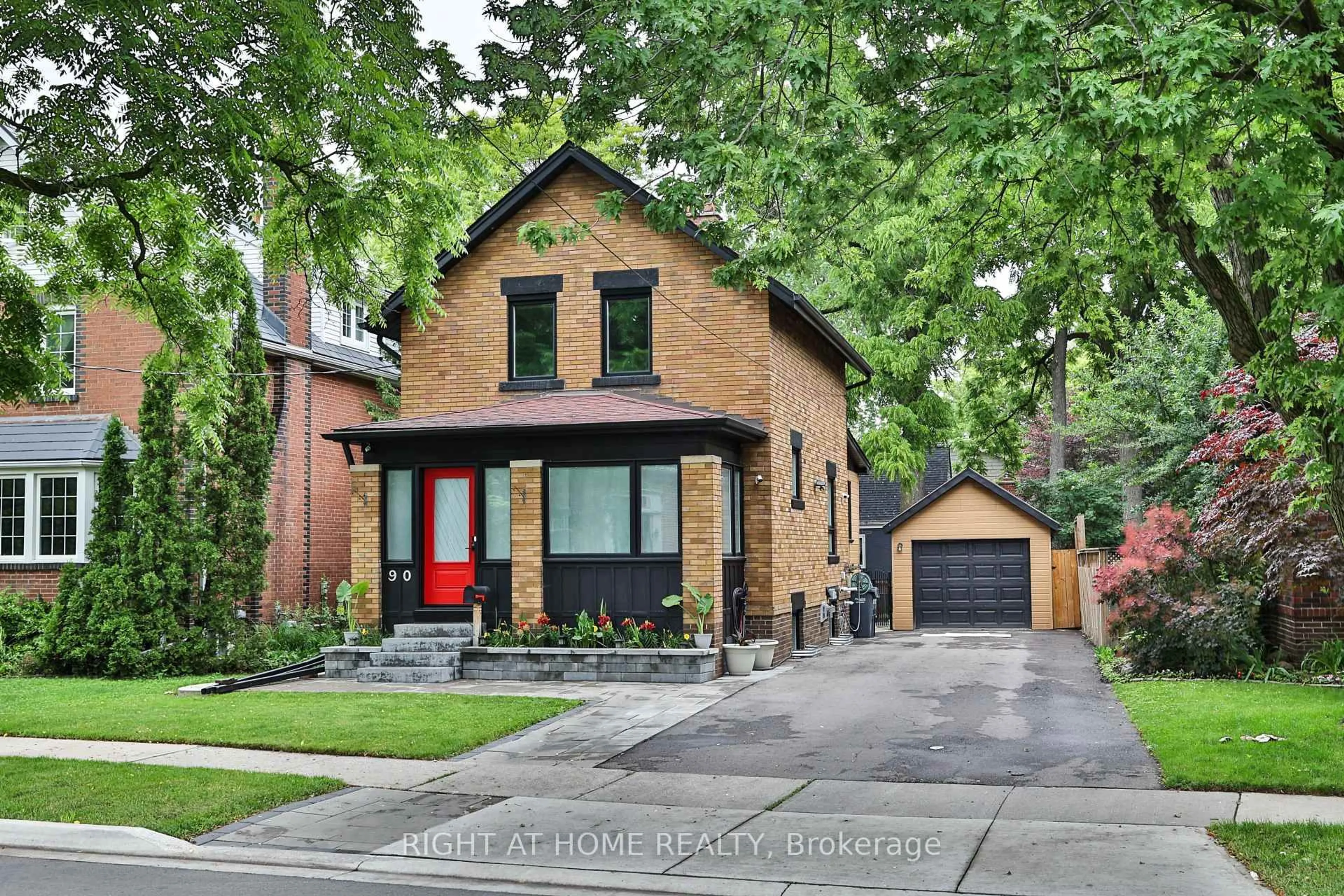 Home with brick exterior material, street for 90 MILL St, Brampton Ontario L6Y 1T2