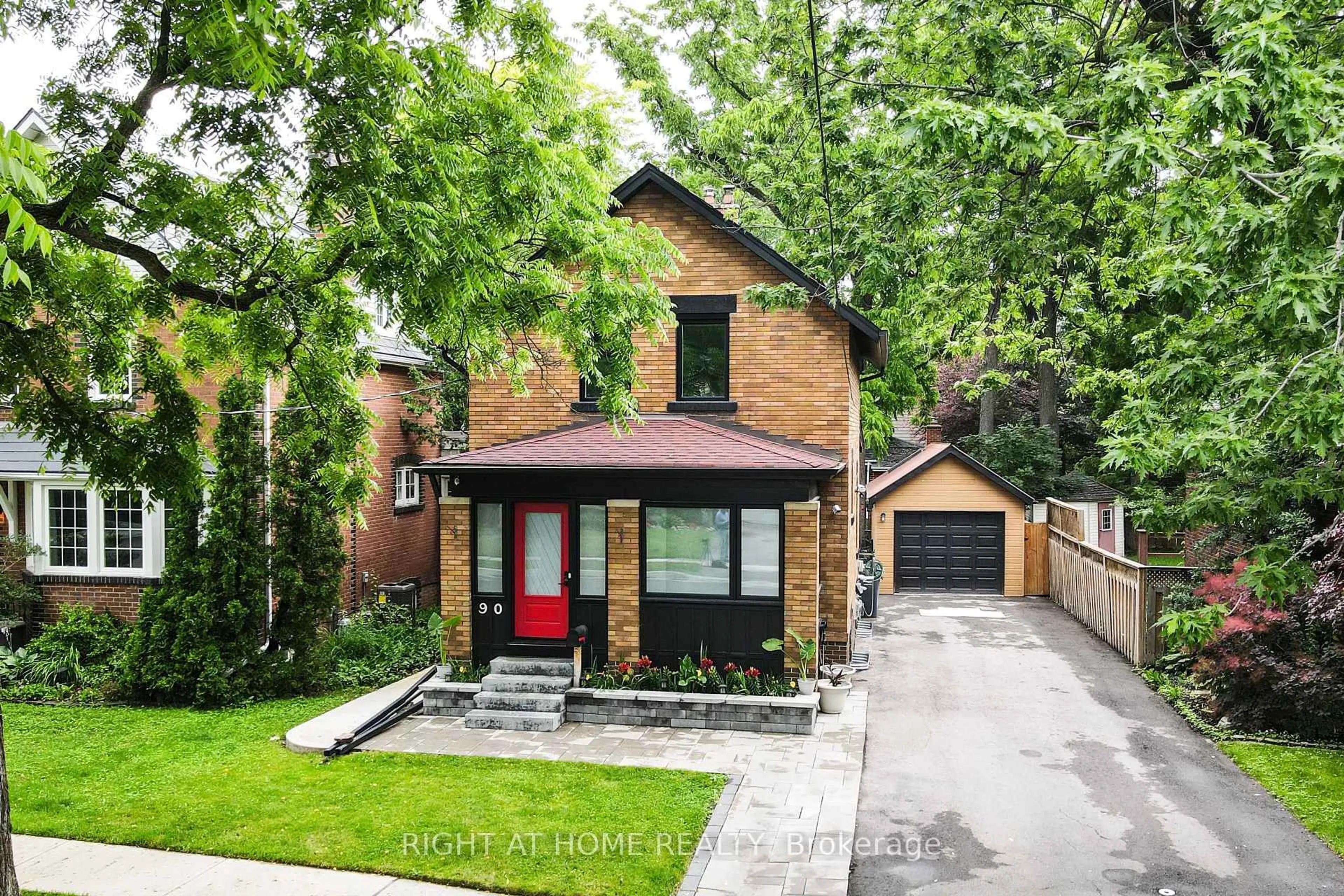 Home with brick exterior material, street for 90 MILL St, Brampton Ontario L6Y 1T2