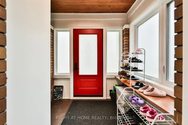 90 MILL St, Brampton 5