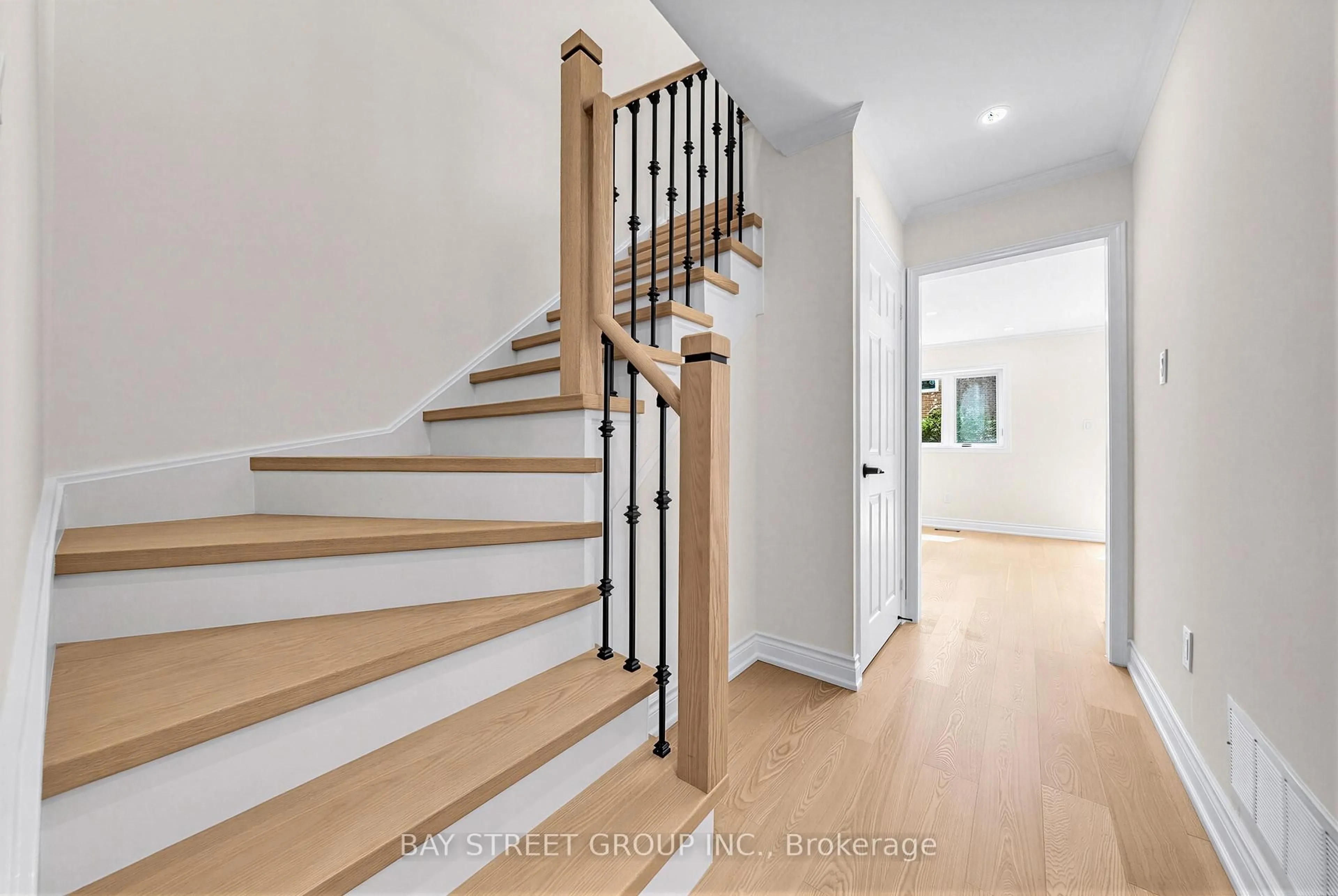 Stairs for 5450 Antrex Cres, Mississauga Ontario L4Z 3T7