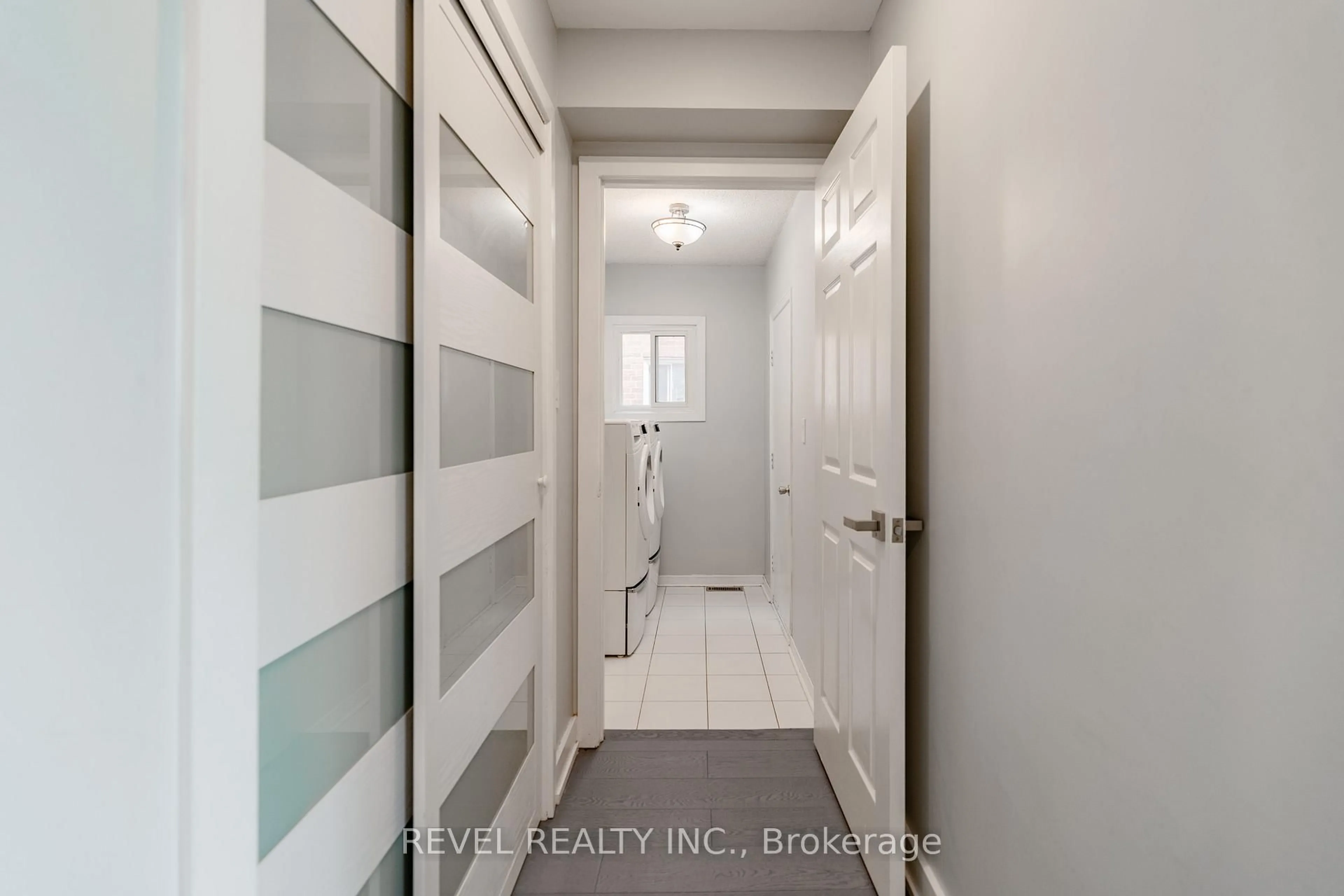 Indoor entryway for 95 Cinrickbar Dr, Toronto Ontario M9W 6W7