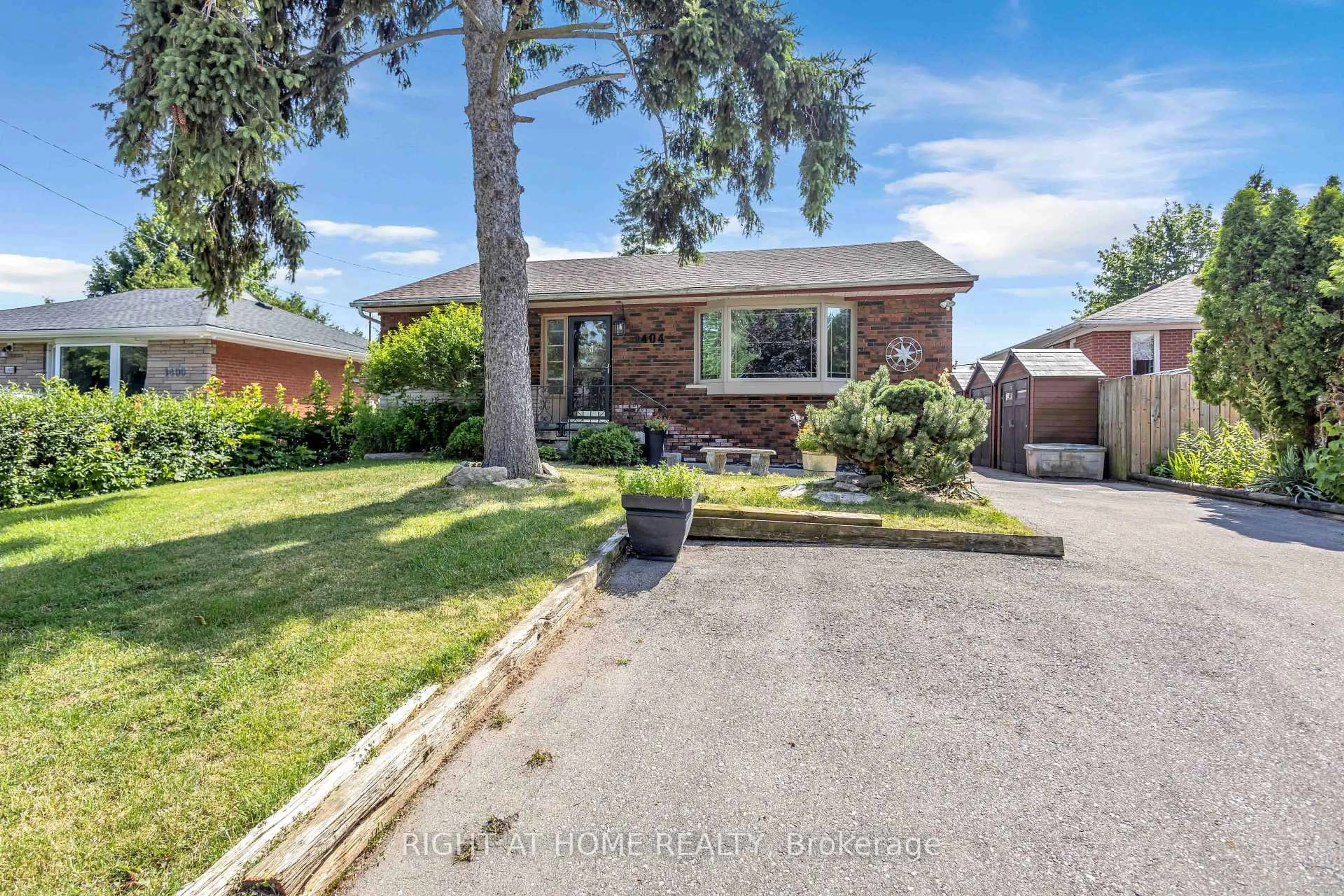 Home with brick exterior material, street for 1404 Bunnell Dr, Burlington Ontario L7P 2E1