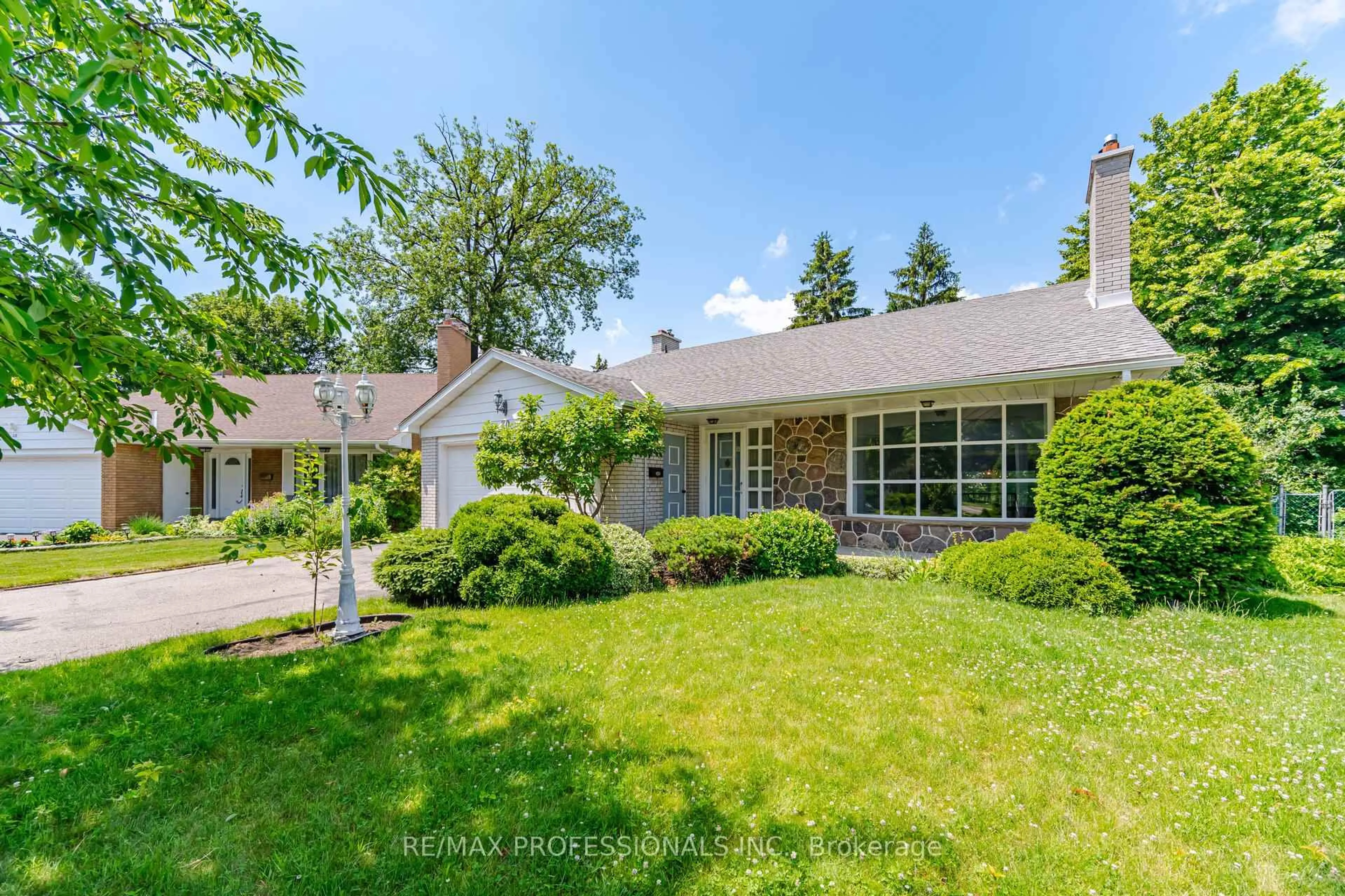 A pic from outside/outdoor area/front of a property/back of a property/a pic from drone, street for 30 Grasspoint Cres, Toronto Ontario M9C 2V1