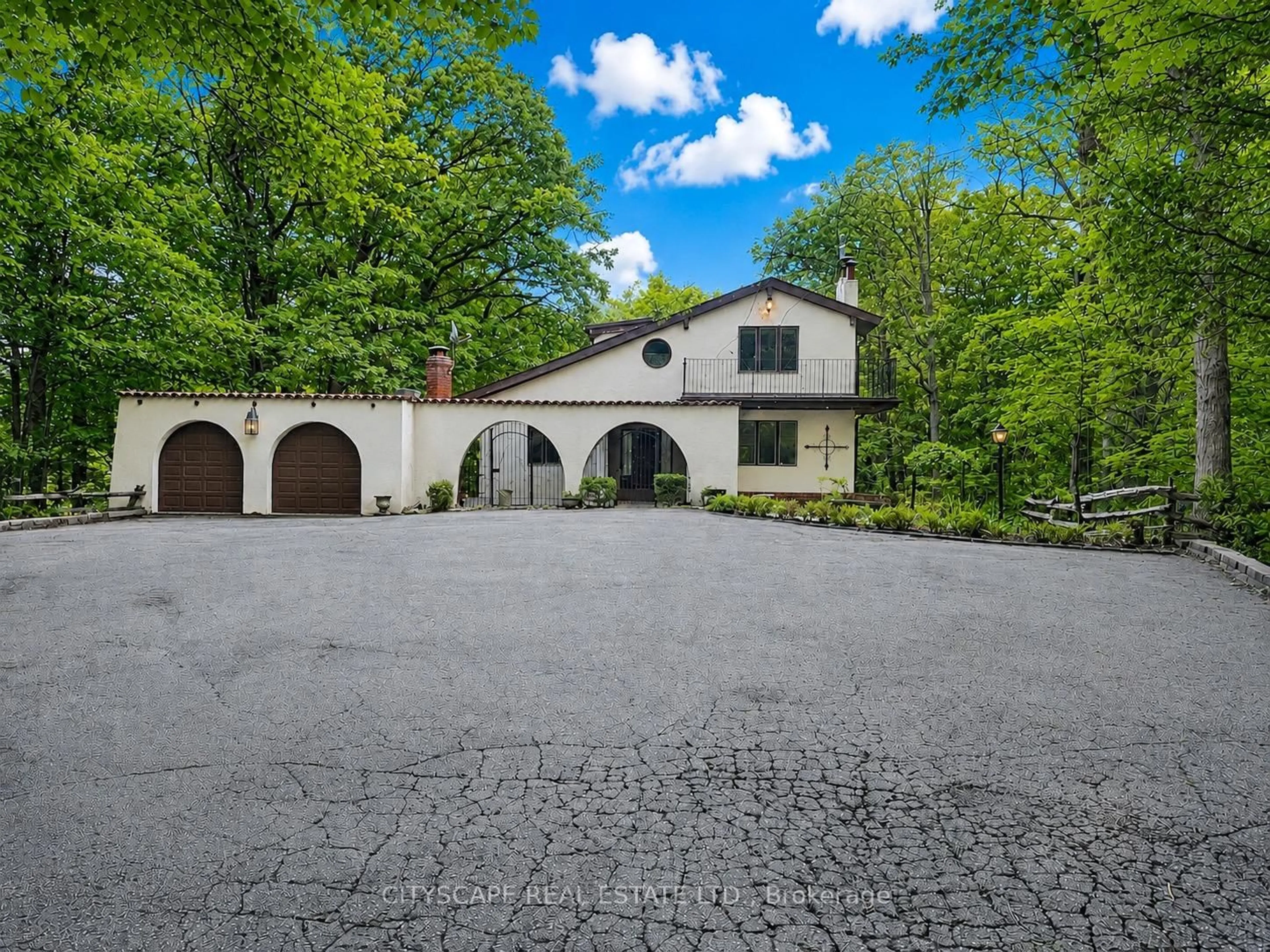 A pic from outside/outdoor area/front of a property/back of a property/a pic from drone, street for 2194 Lower Base Line, Oakville Ontario L6M 4G1