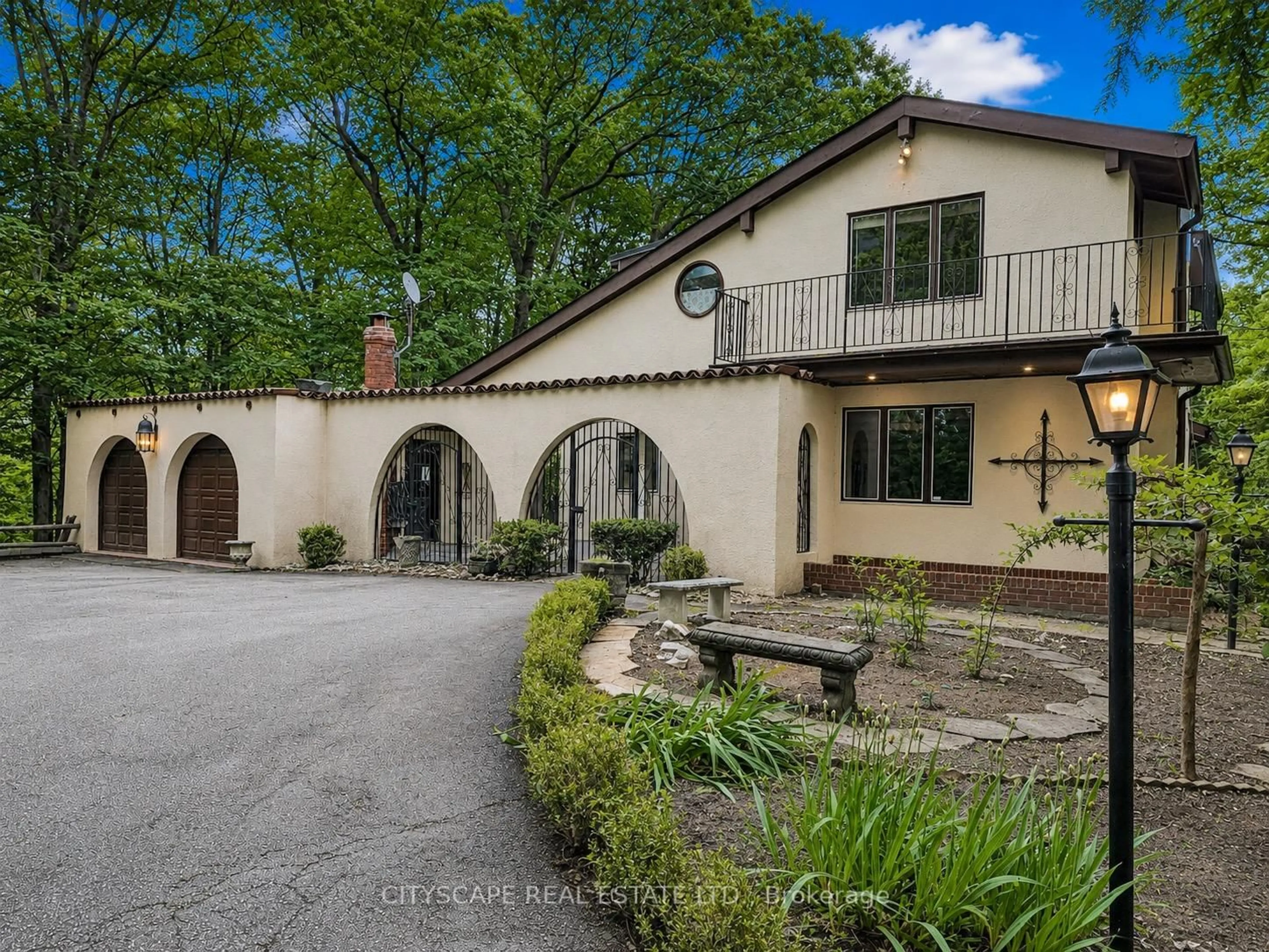 A pic from outside/outdoor area/front of a property/back of a property/a pic from drone, street for 2194 Lower Base Line, Oakville Ontario L6M 4G1
