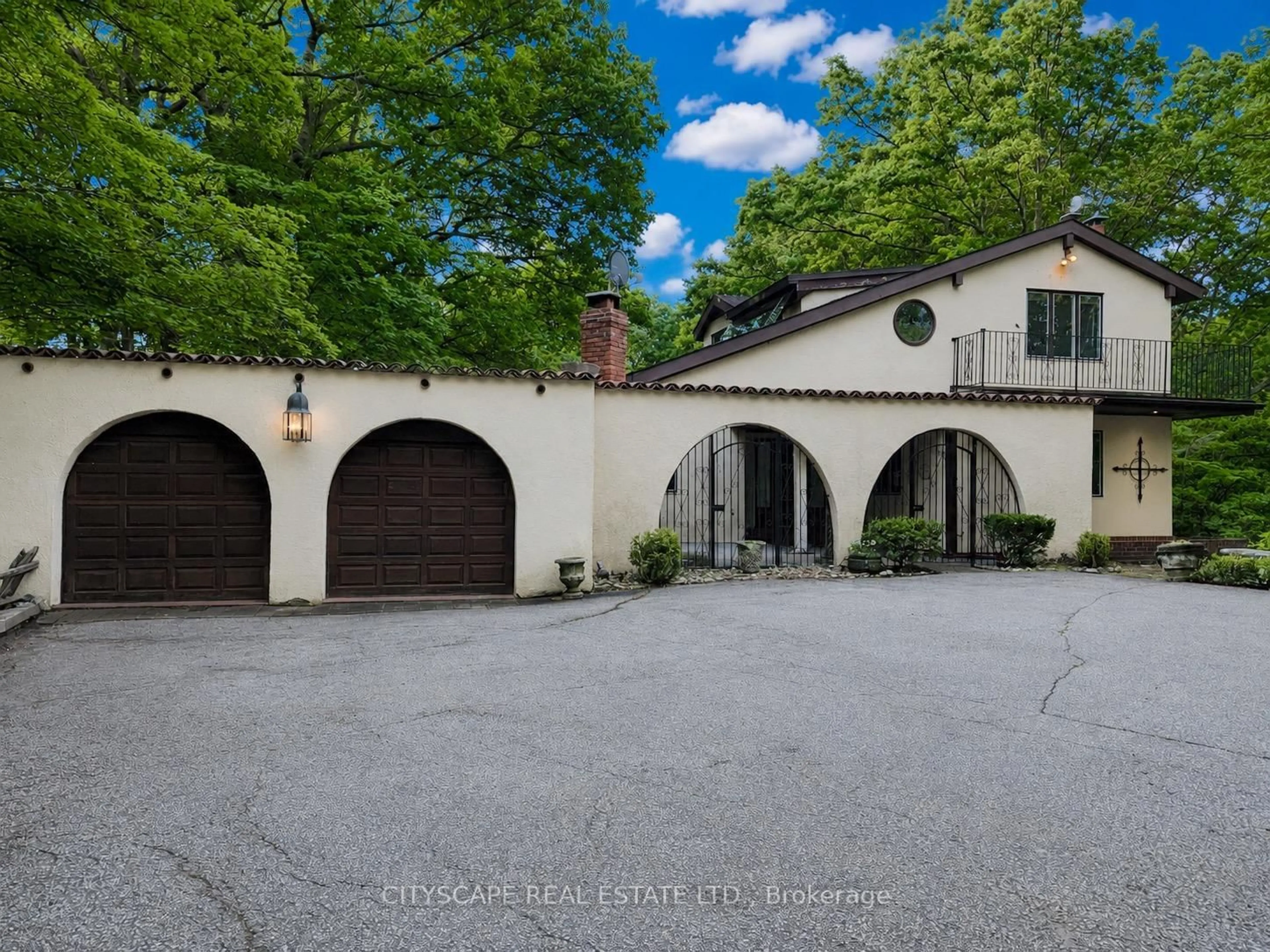 Indoor garage for 2194 Lower Base Line, Oakville Ontario L6M 4G1