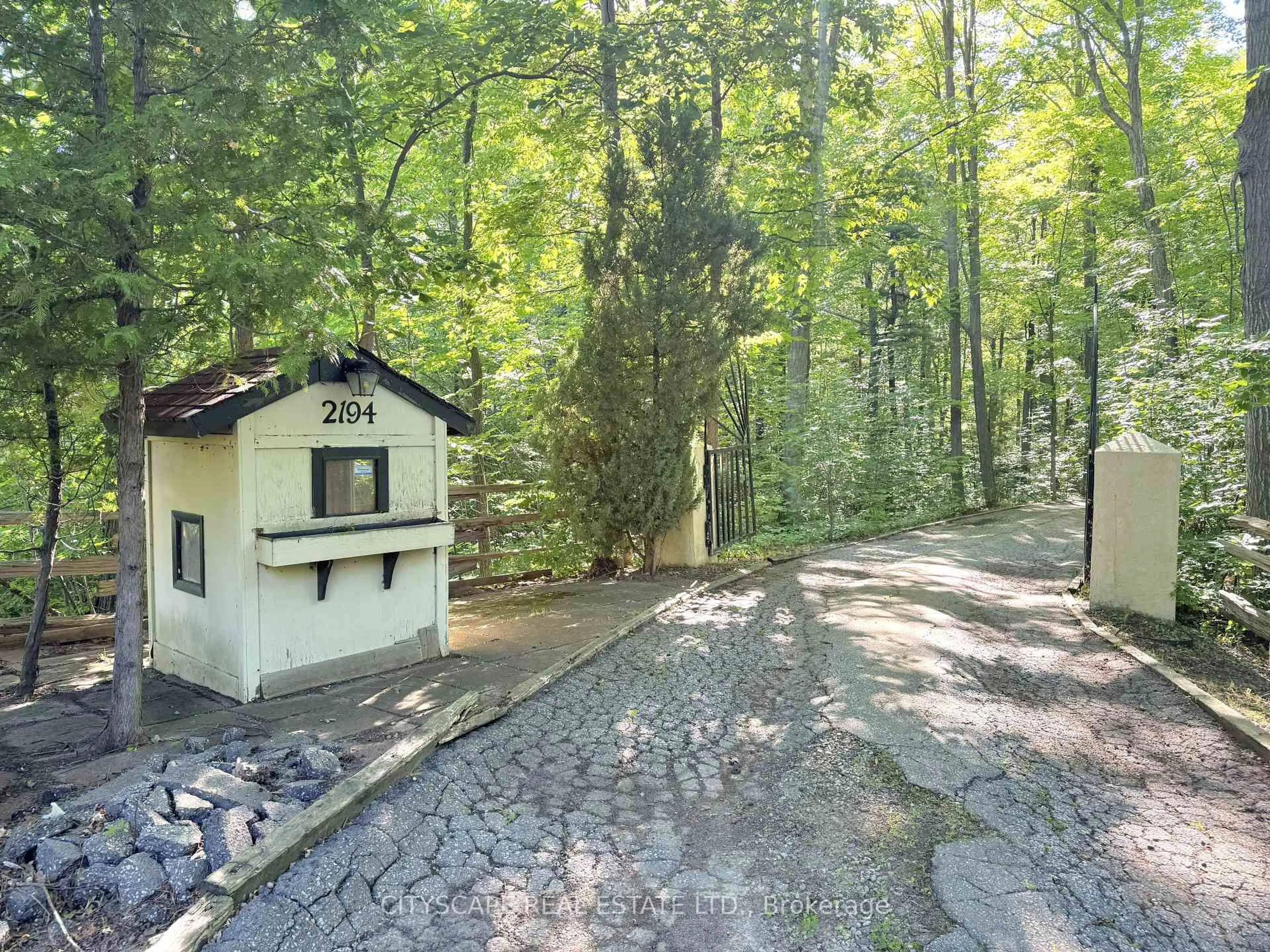 A pic from outside/outdoor area/front of a property/back of a property/a pic from drone, forest/trees view for 2194 Lower Base Line, Oakville Ontario L6M 4G1