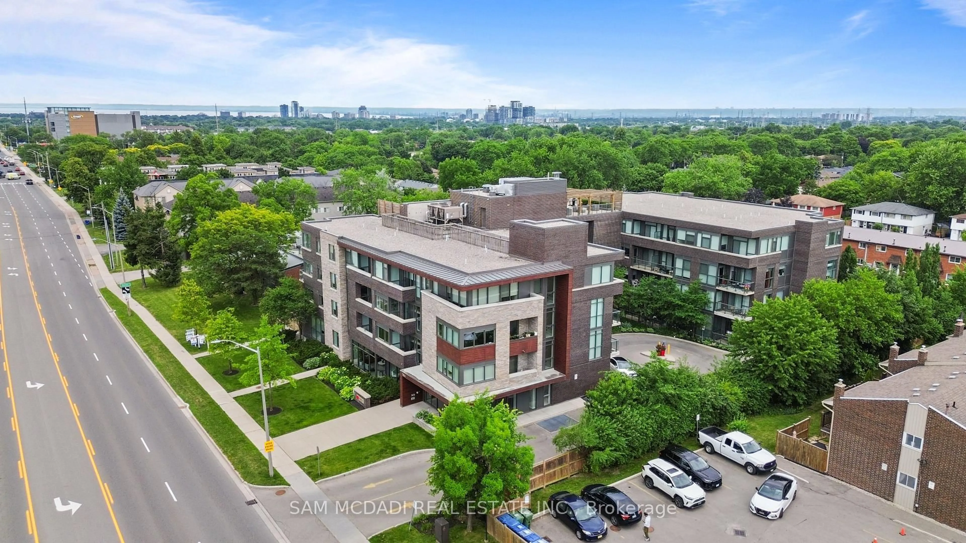 A pic from outside/outdoor area/front of a property/back of a property/a pic from drone, city buildings view from balcony for 1284 Guelph Line ##115, Burlington Ontario L7P 0T9