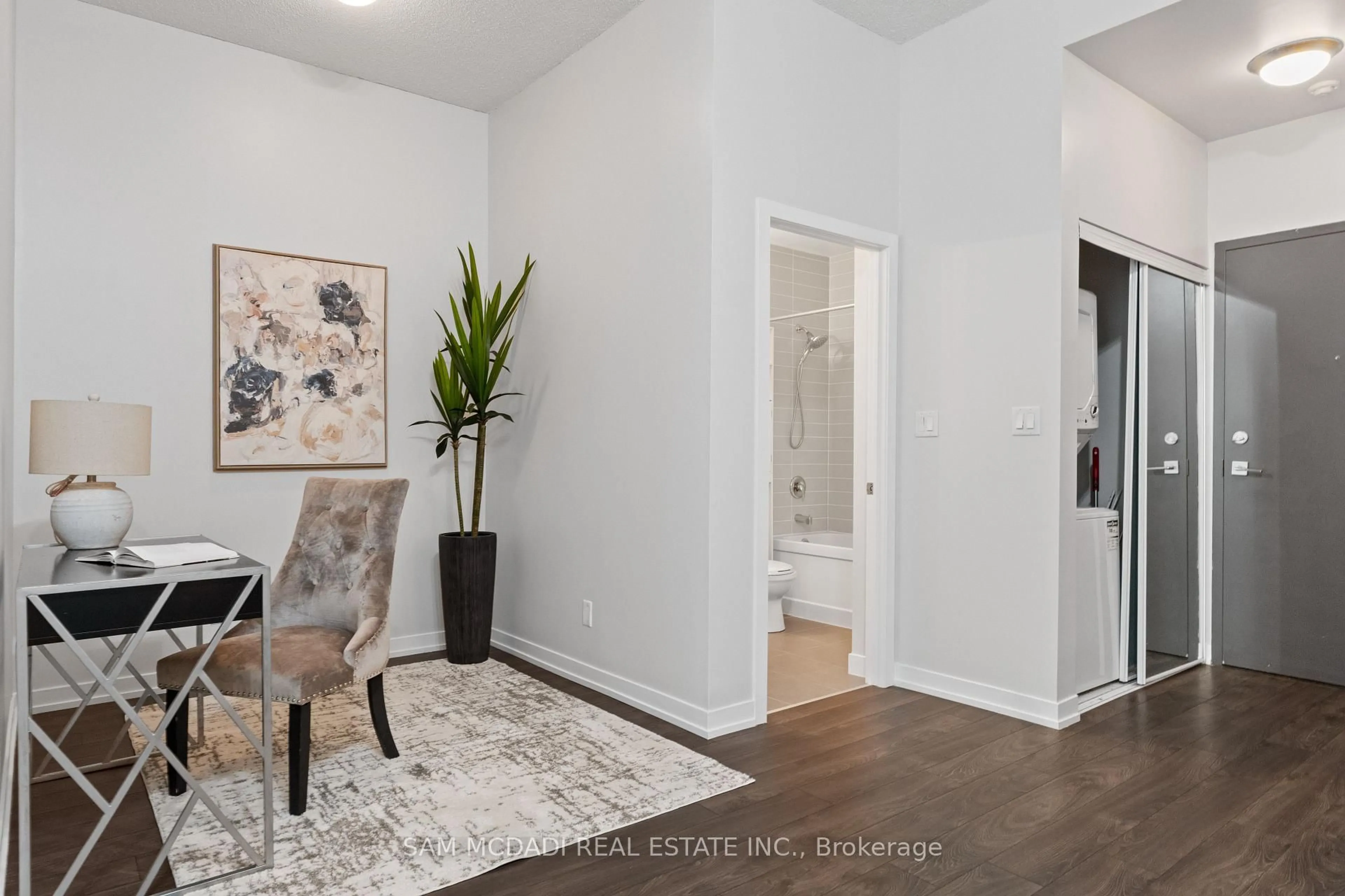 Indoor entryway for 1284 Guelph Line ##115, Burlington Ontario L7P 0T9