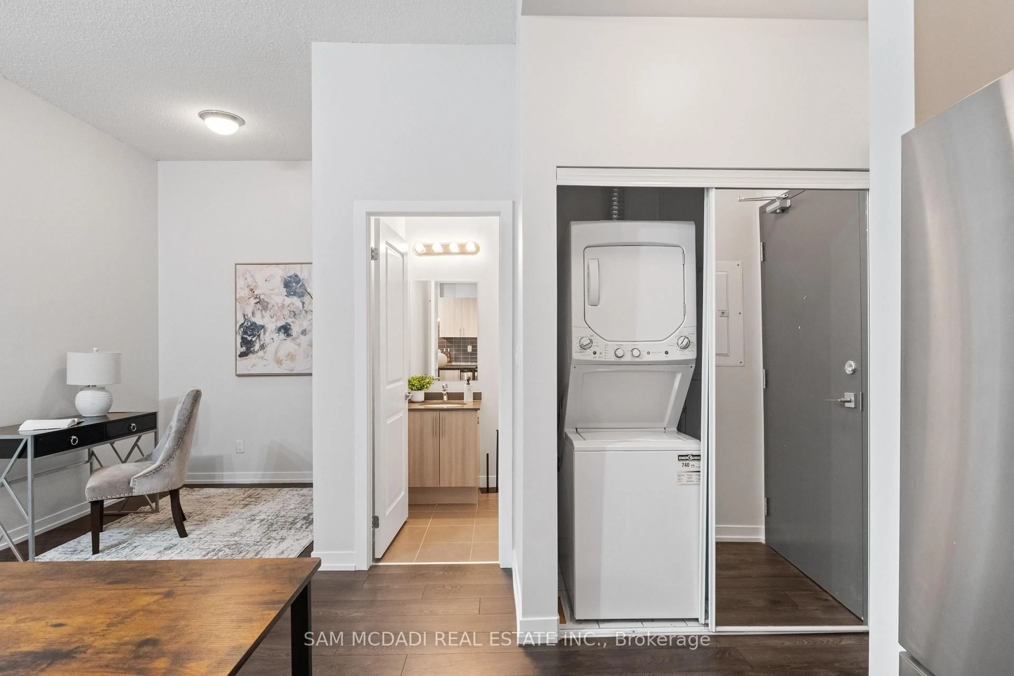 Indoor entryway for 1284 Guelph Line ##115, Burlington Ontario L7P 0T9