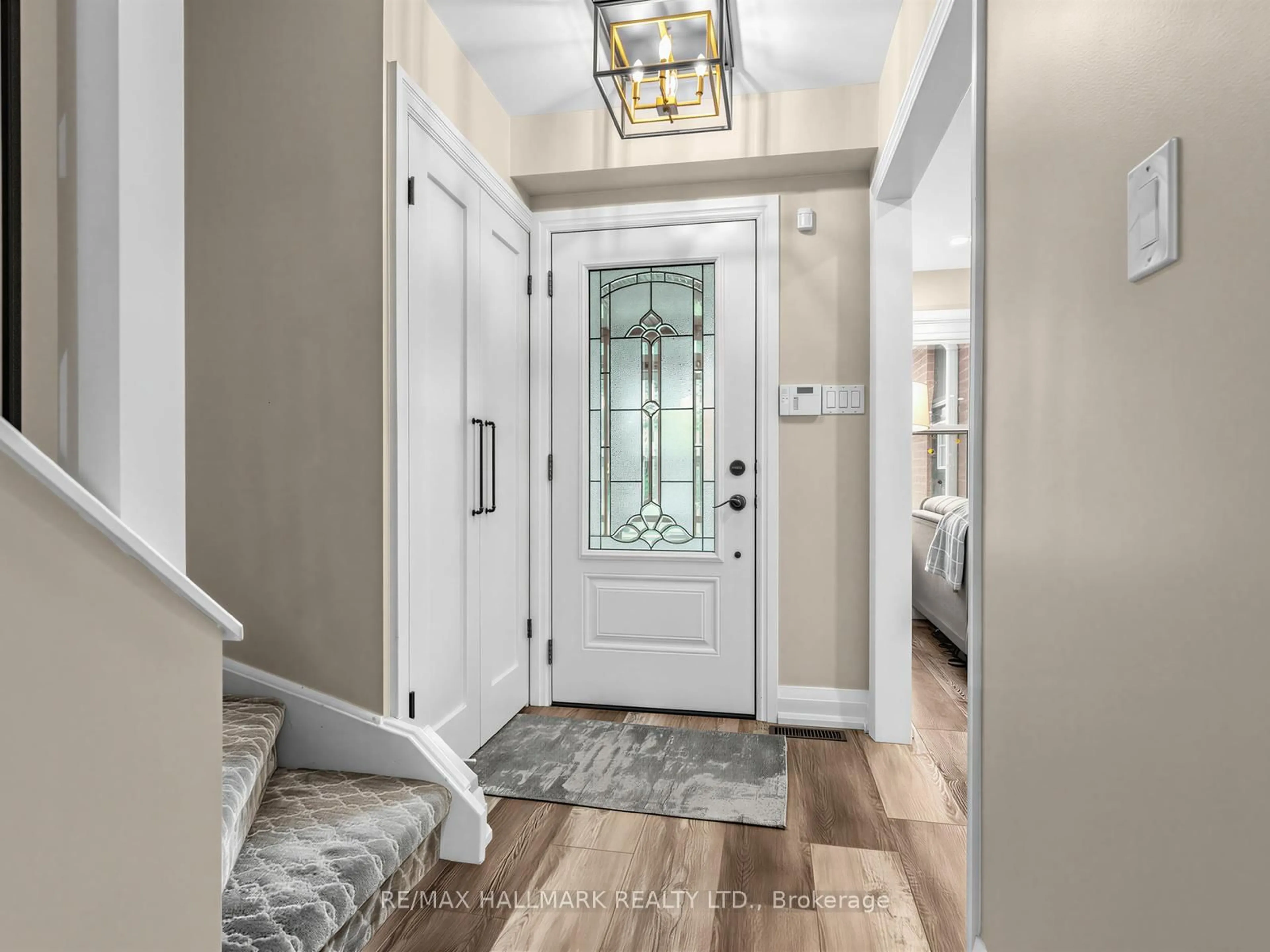 Indoor entryway for 2977 Keynes Cres, Mississauga Ontario L5N 2Z9