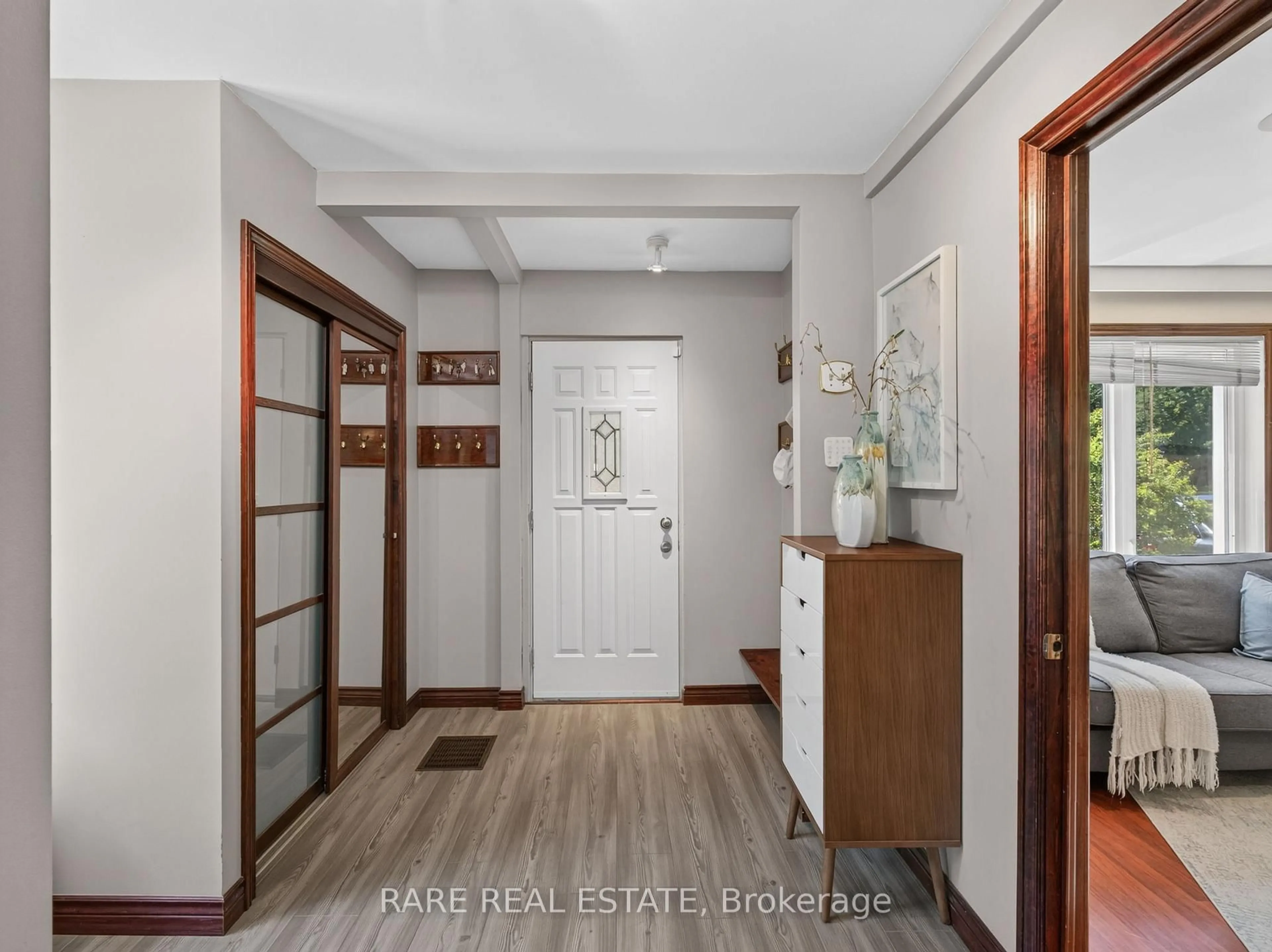 Indoor entryway for 12 Kentroyal Dr, Toronto Ontario M9P 2M8