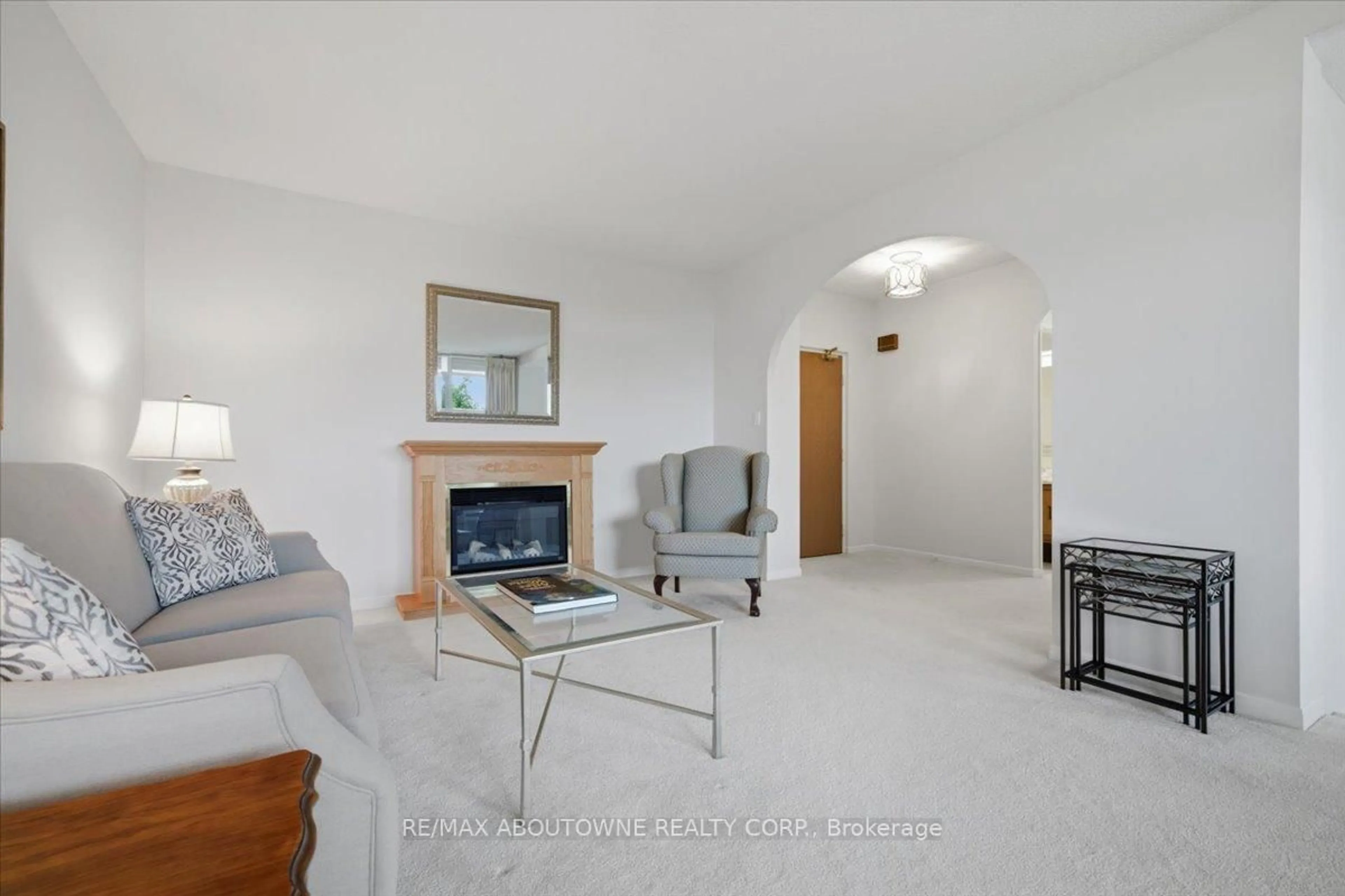 Living room with furniture, unknown for 5250 Lakeshore Rd #401, Burlington Ontario L7L 5L2