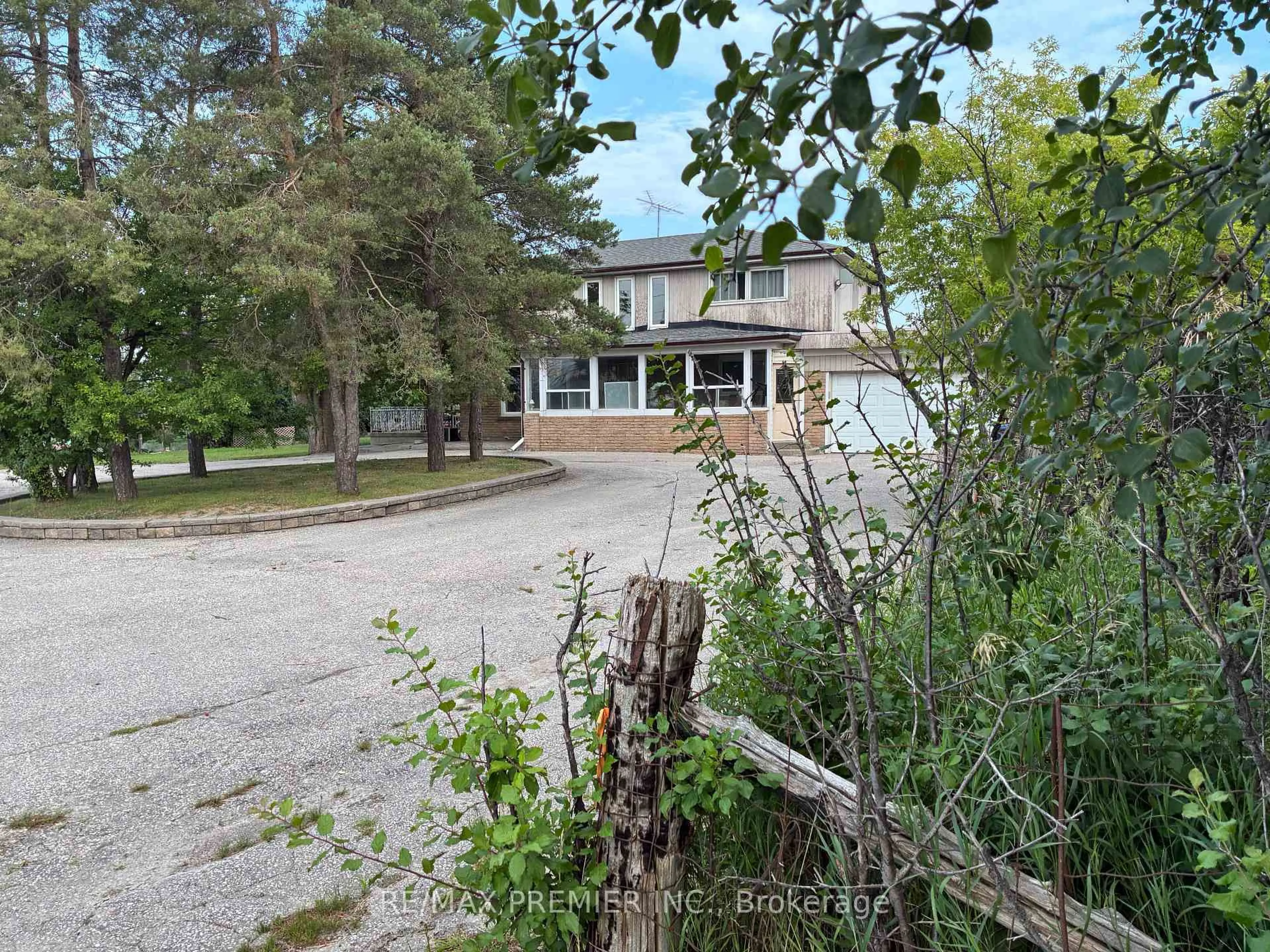 A pic from outside/outdoor area/front of a property/back of a property/a pic from drone, street for 7930 Mayfield Rd, Caledon Ontario L7E 5S1