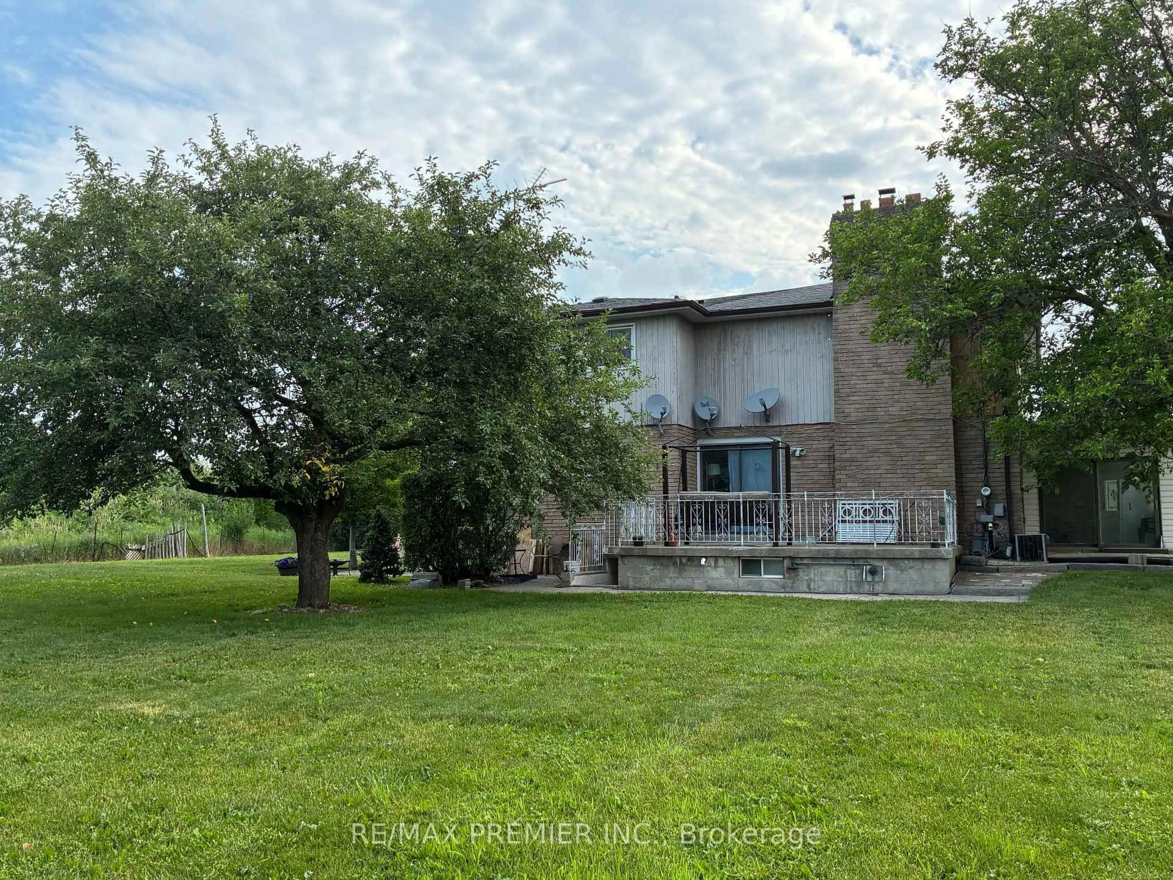 A pic from outside/outdoor area/front of a property/back of a property/a pic from drone, water/lake/river/ocean view for 7930 Mayfield Rd, Caledon Ontario L7E 5S1
