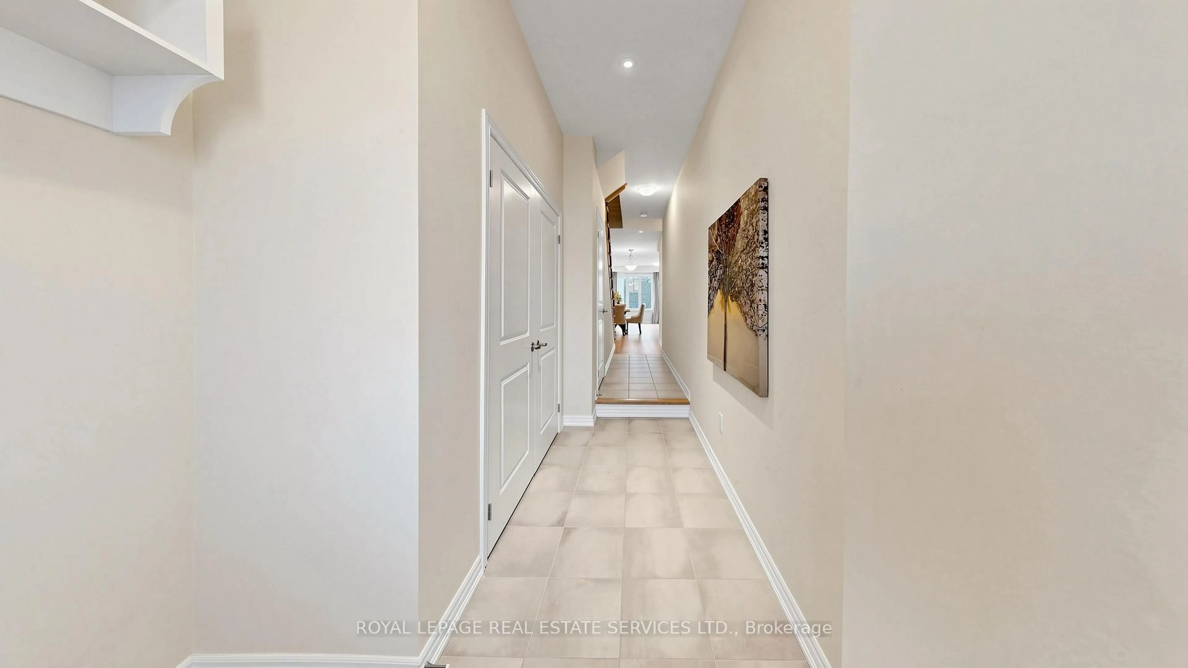 Indoor entryway for 1413 Oakmont Common, Burlington Ontario L7P 3A6