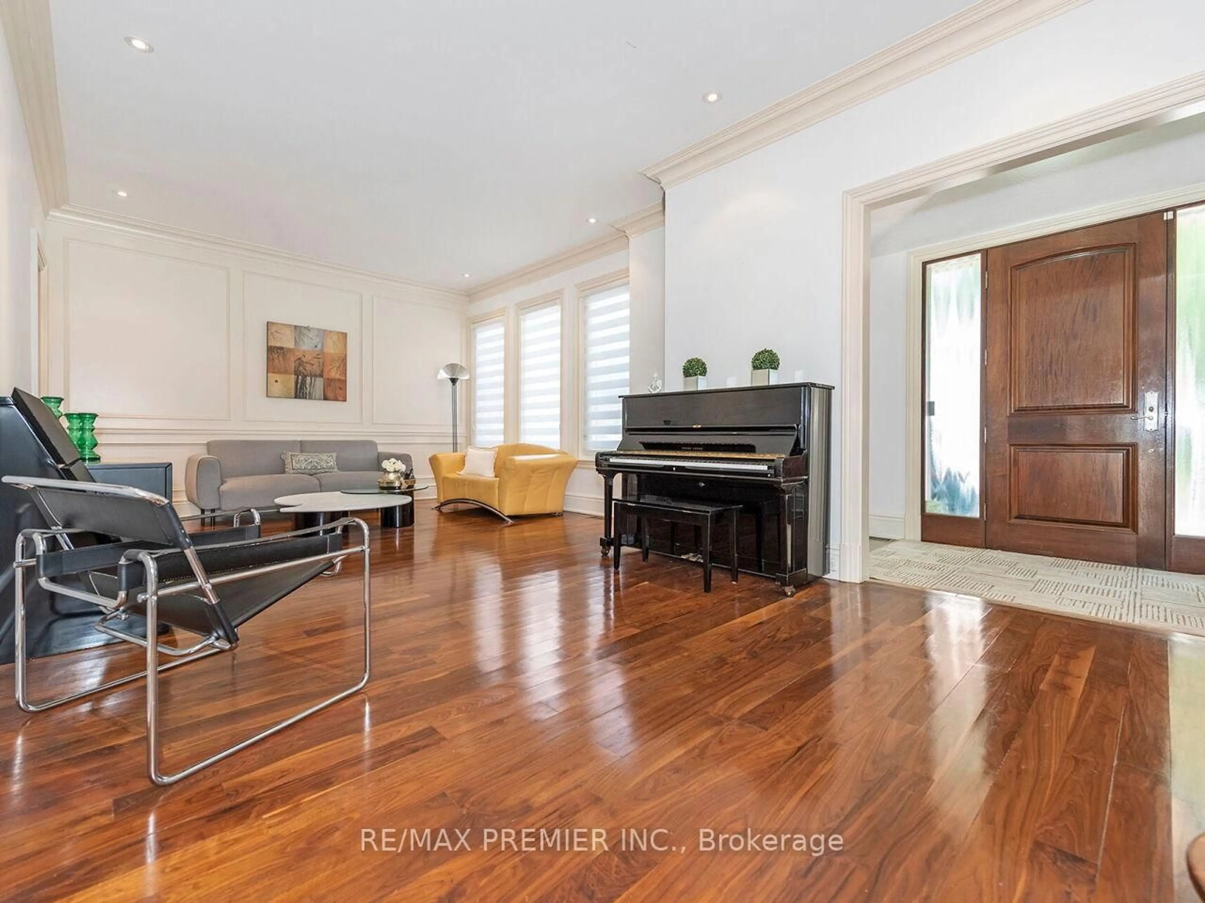 Living room with furniture, unknown for 35 Yorkdale Cres, Toronto Ontario M9M 1C2