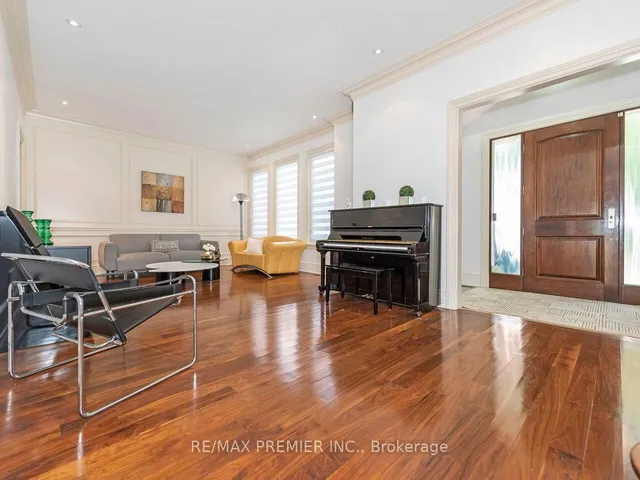 35 Yorkdale Cres, Toronto 5