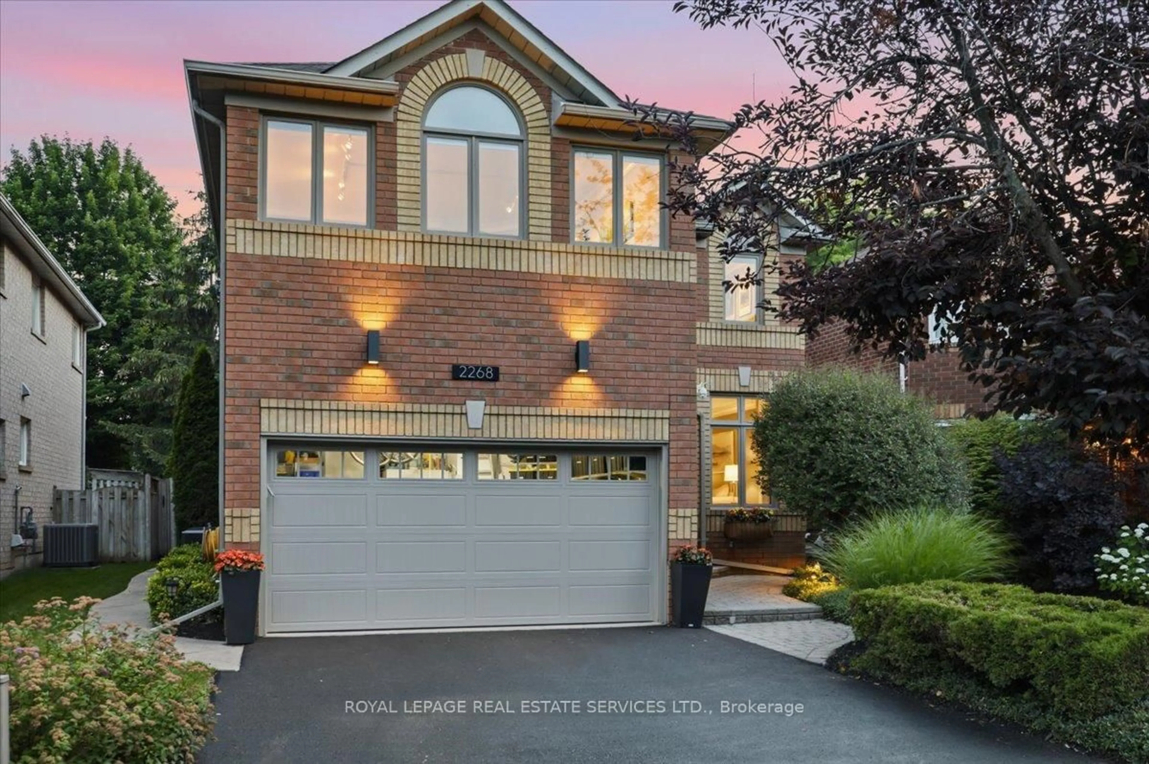 Home with brick exterior material, street for 2268 Vista Oak Rd, Oakville Ontario L6M 3L8