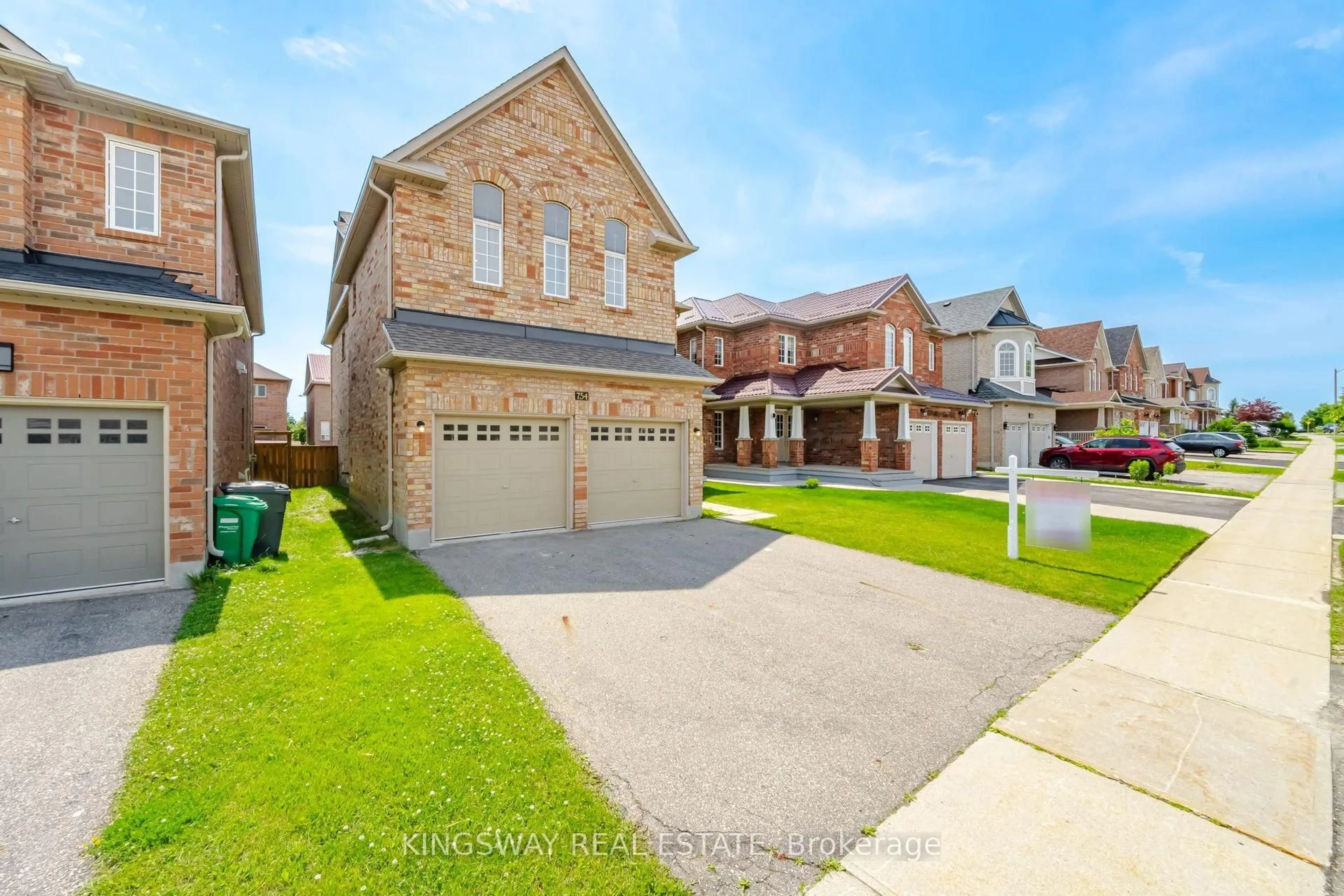 Home with brick exterior material, street for 754 White Clover Way, Mississauga Ontario L5V 3B8