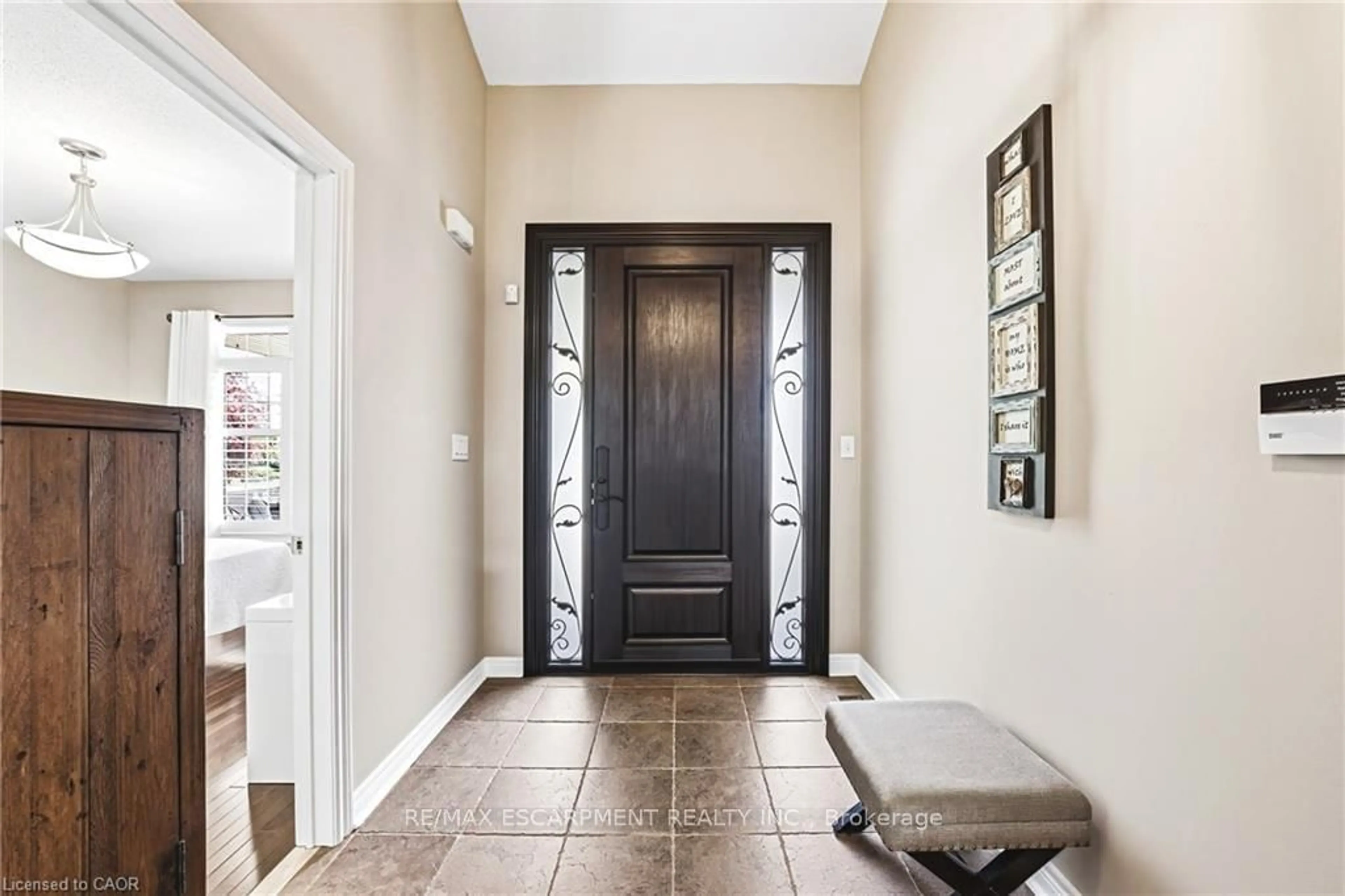 Indoor entryway for 2178 Berwick Dr, Burlington Ontario L7M 5C2