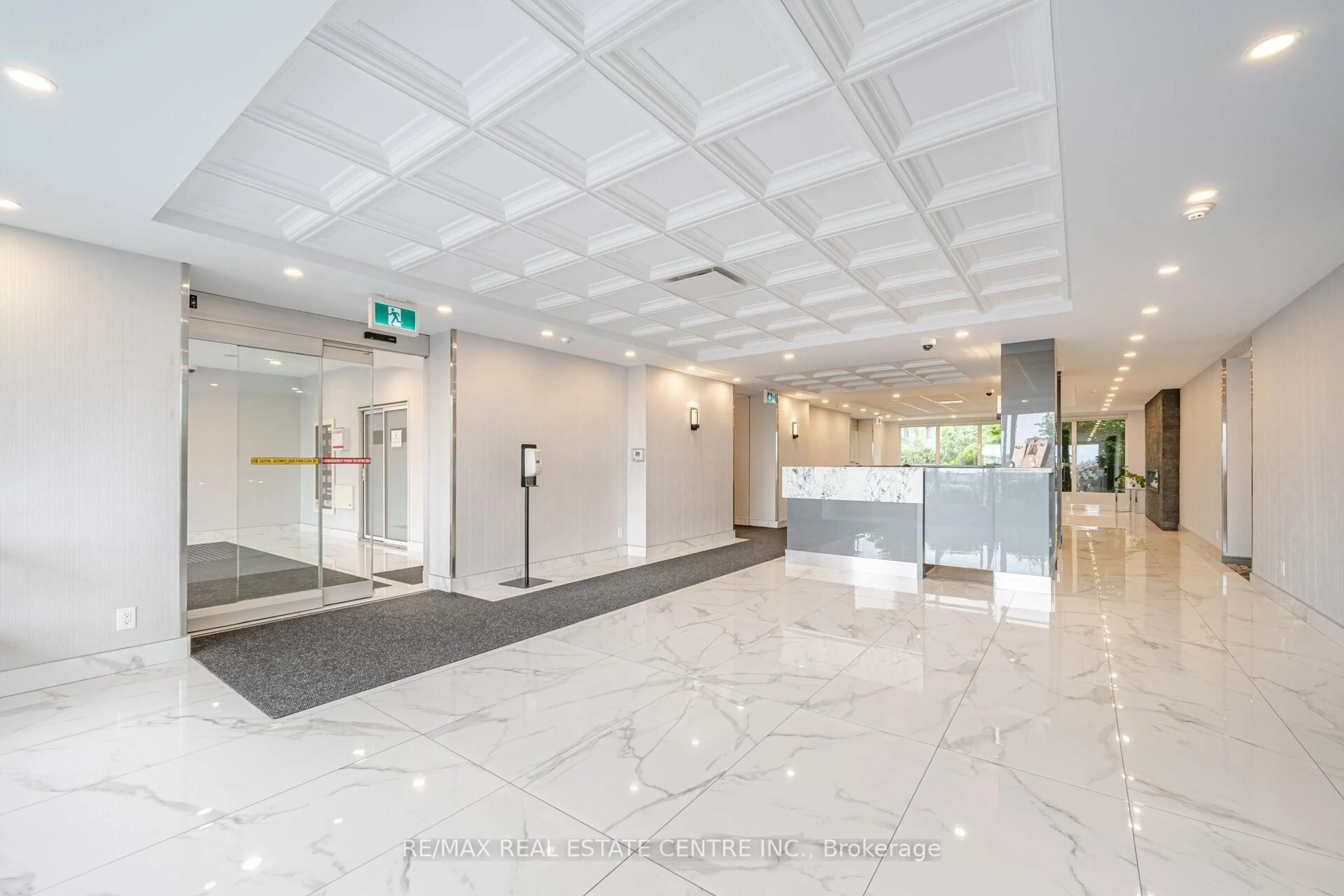 Lobby for 115 Hillcrest Ave #811, Mississauga Ontario L5B 3Y9