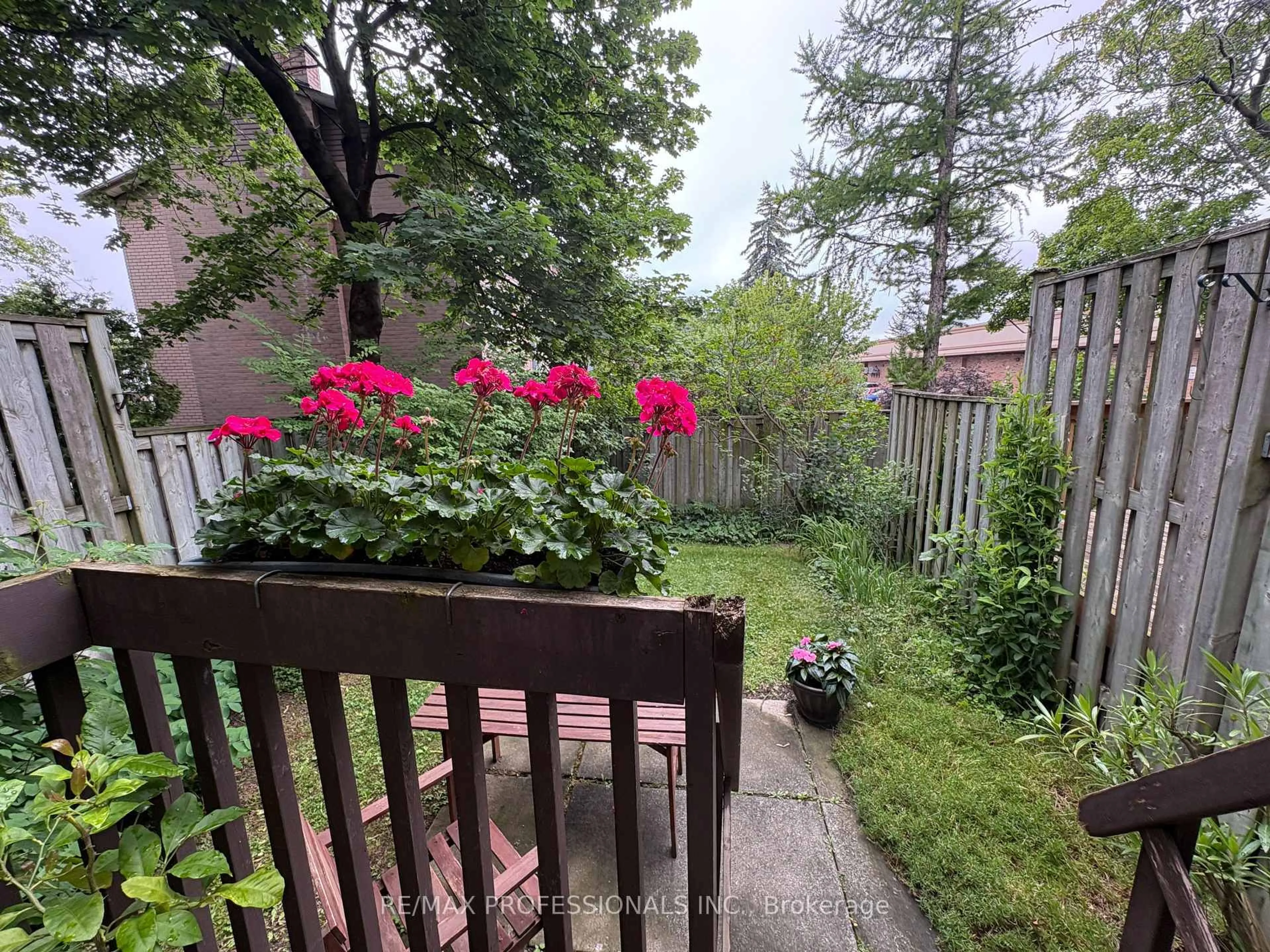 Patio, unknown for 3345 Silverado Dr, Mississauga Ontario L5A 2V1