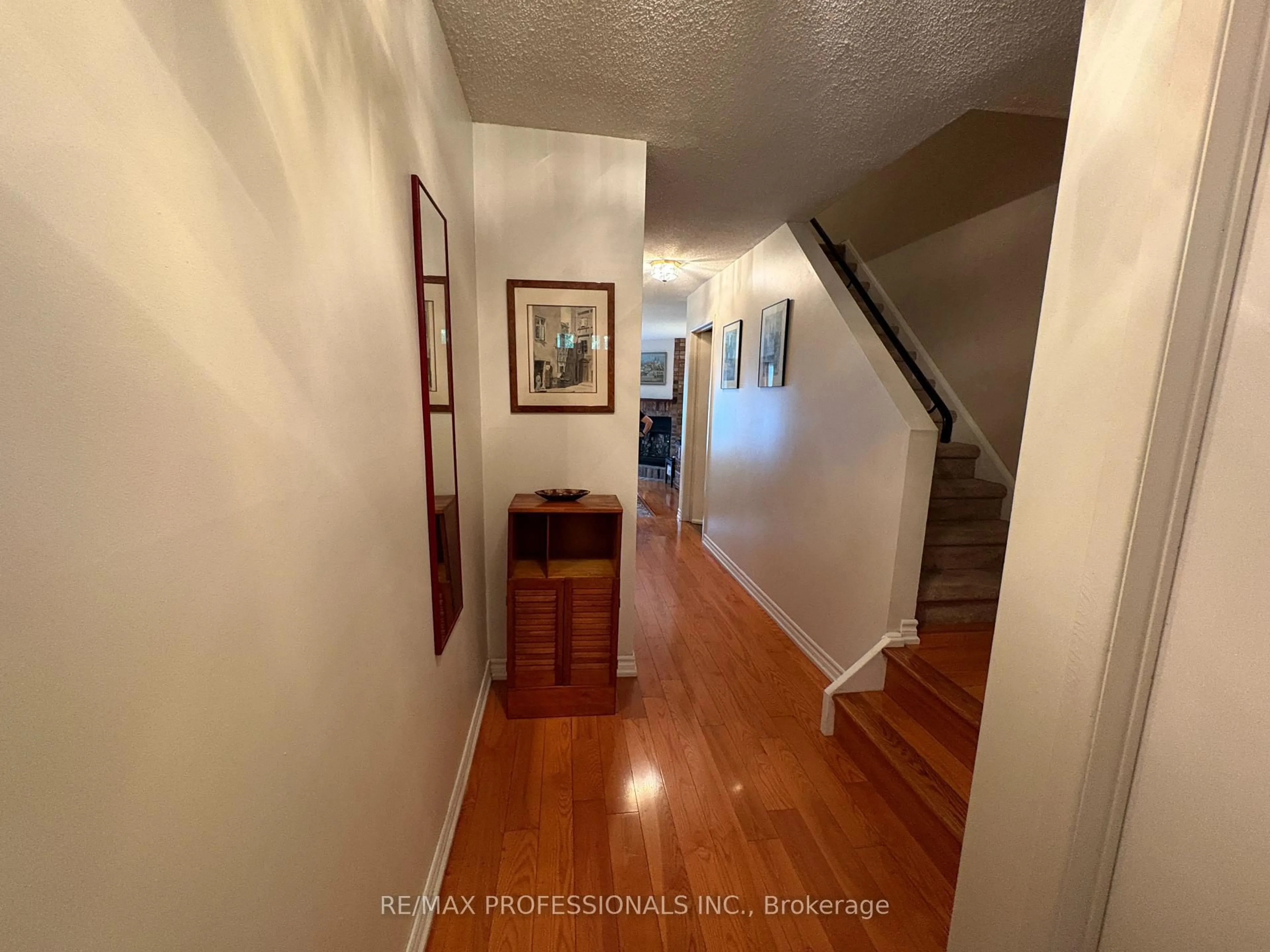 Indoor entryway for 3345 Silverado Dr, Mississauga Ontario L5A 2V1